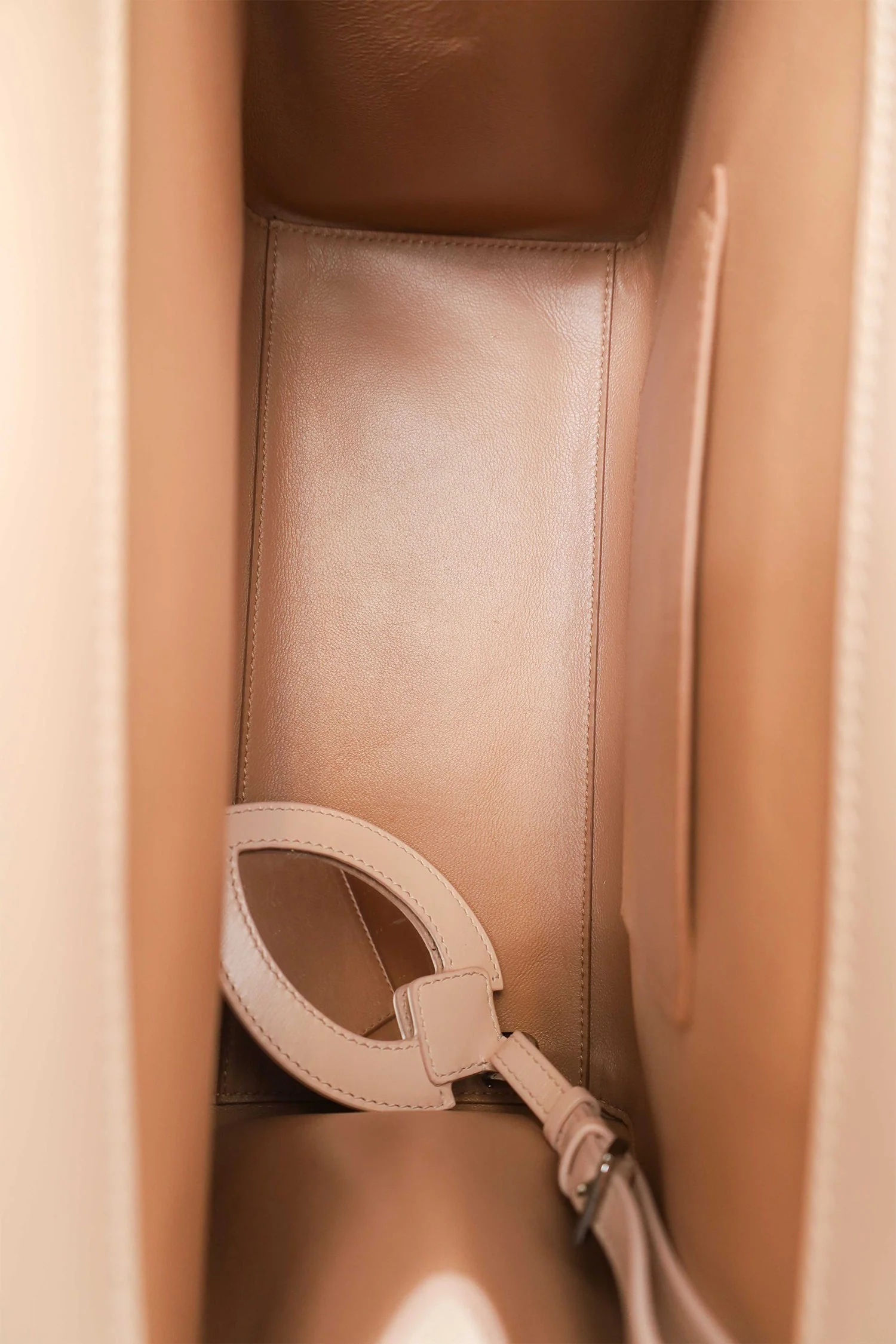 Alaïa Pink Leather Folded Top Handle With Strap - Image 8