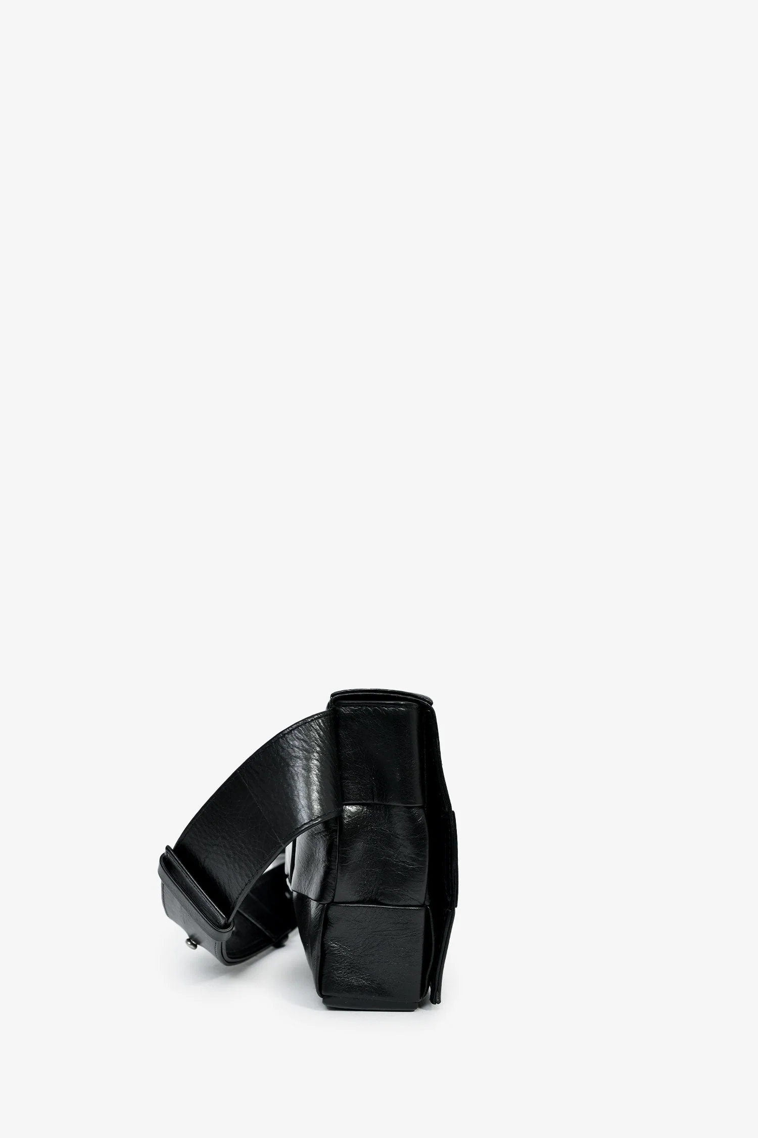 Bottega Veneta Black Leather Intrecciato 'The Stretch Cassette' Belt Bag With Zip Pouch - Image 3