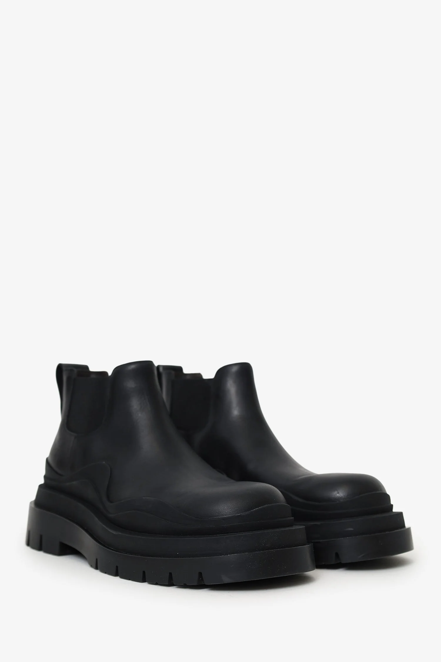 Bottega Veneta Black Leather Tire Chelsea Boots Size 38 - Image 2