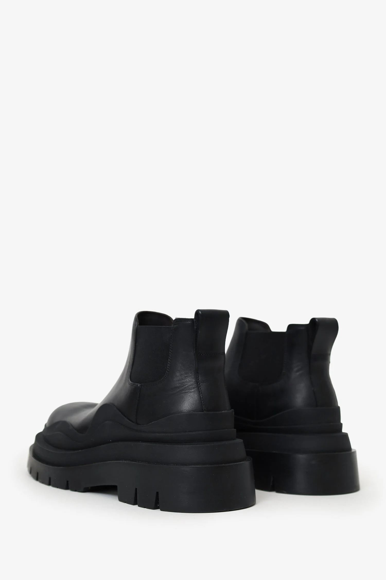 Bottega Veneta Black Leather Tire Chelsea Boots Size 38 - Image 4