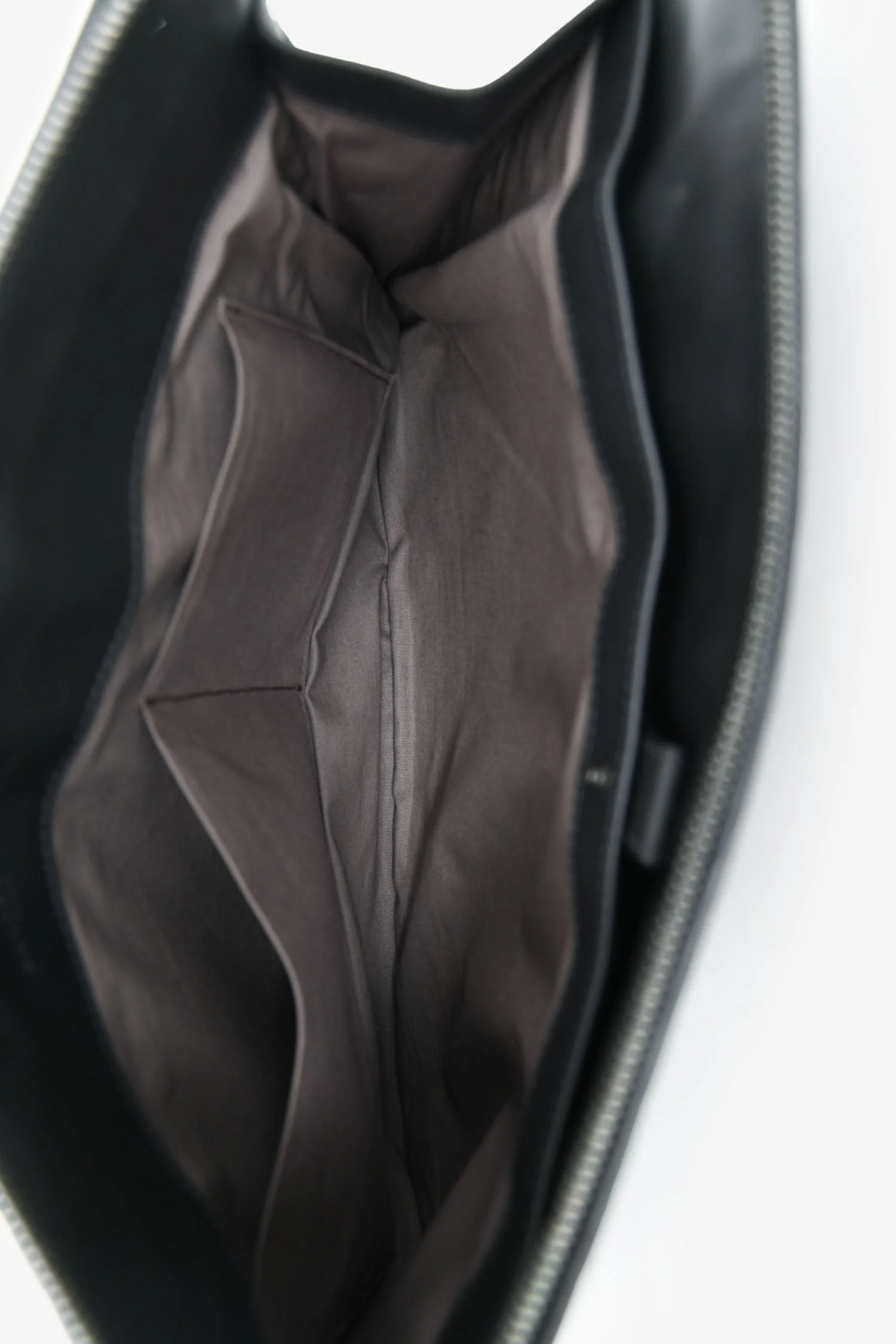 Bottega Veneta Grey Intrecciato Leather Laptop Case - Image 6