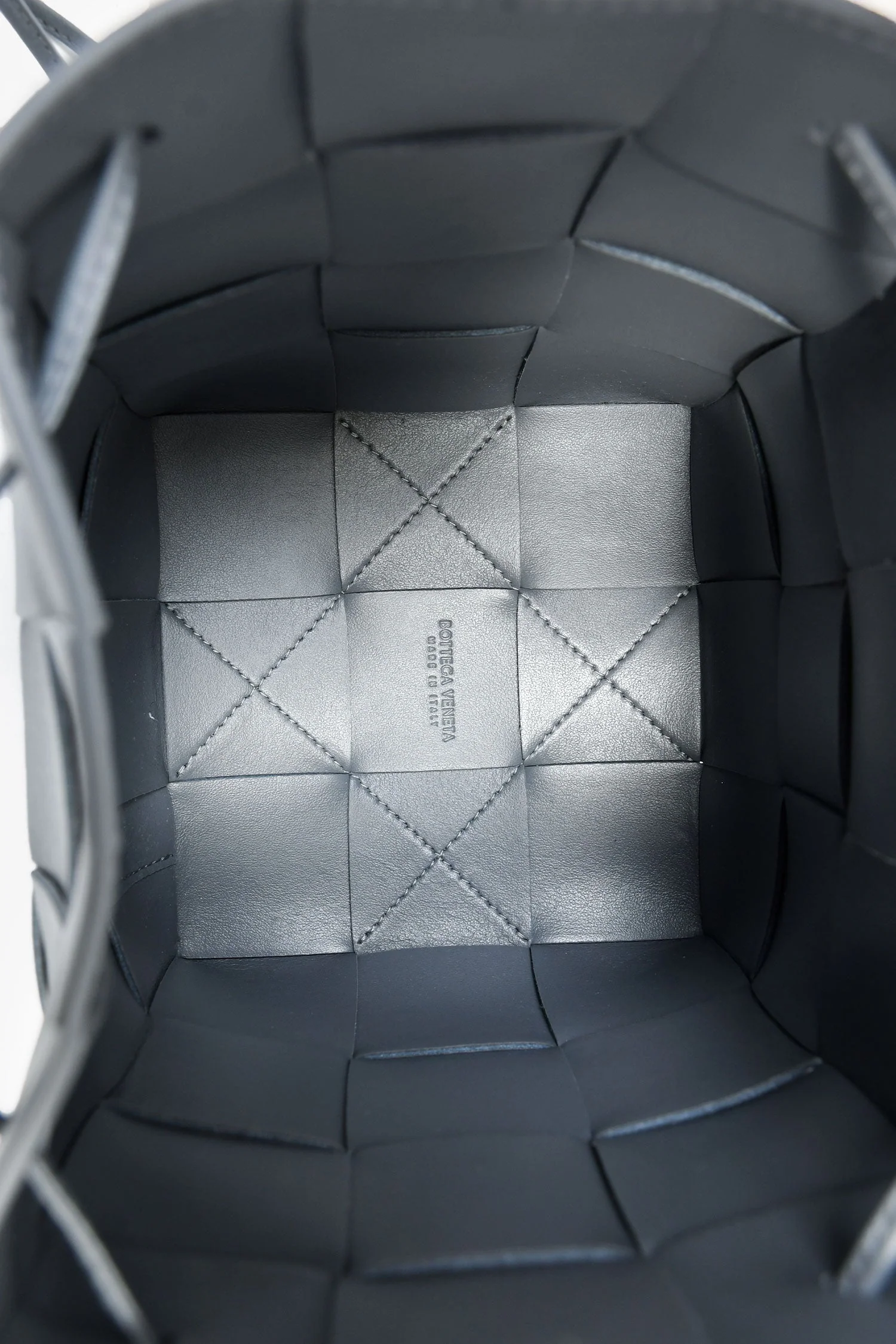 Bottega Veneta Grey Lambskin Cassette Mini Bucket Bag - Image 7
