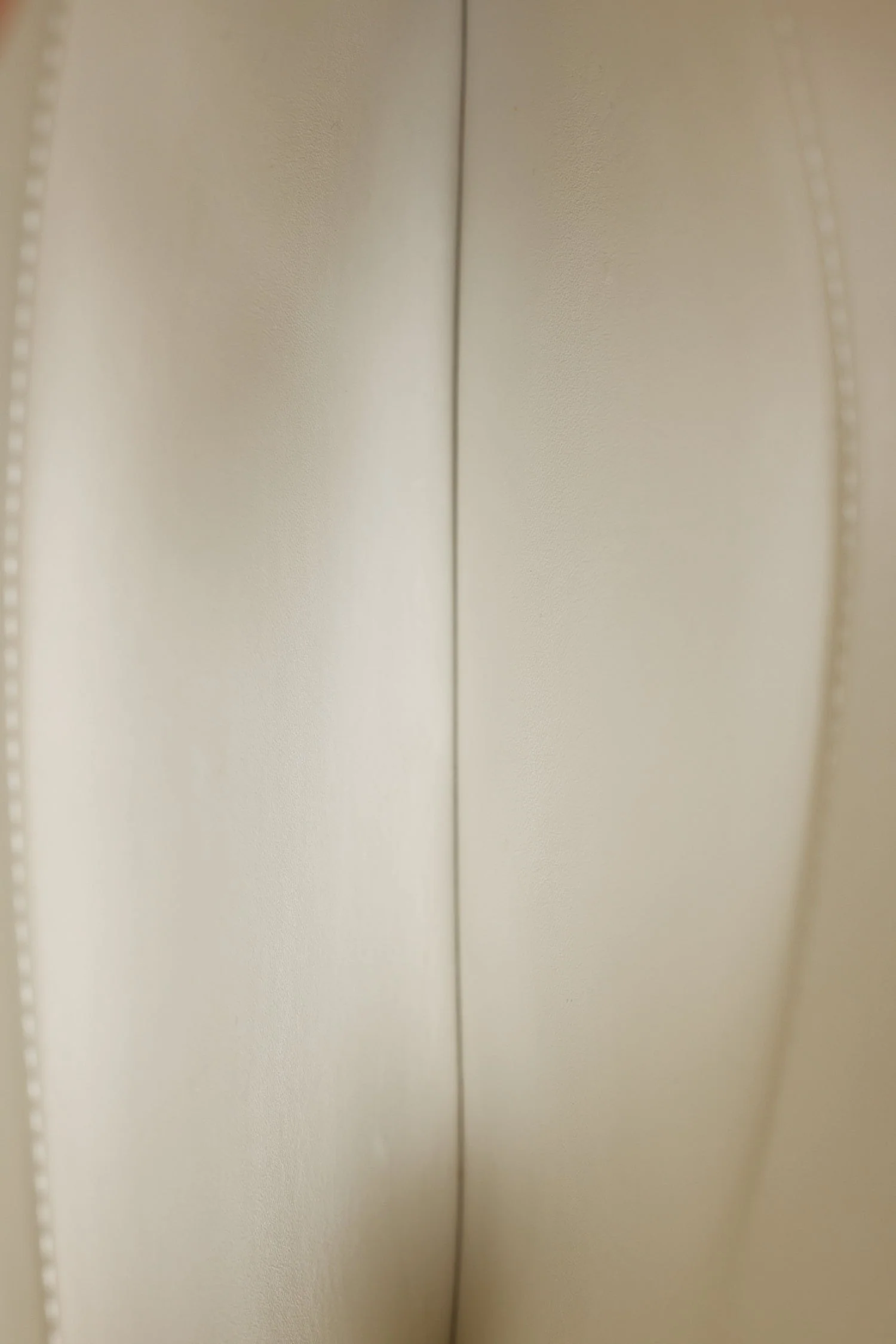 Bottega Veneta White Brushed Calfskin Flap Shoulder Bag With Green Metal Detail - Image 7