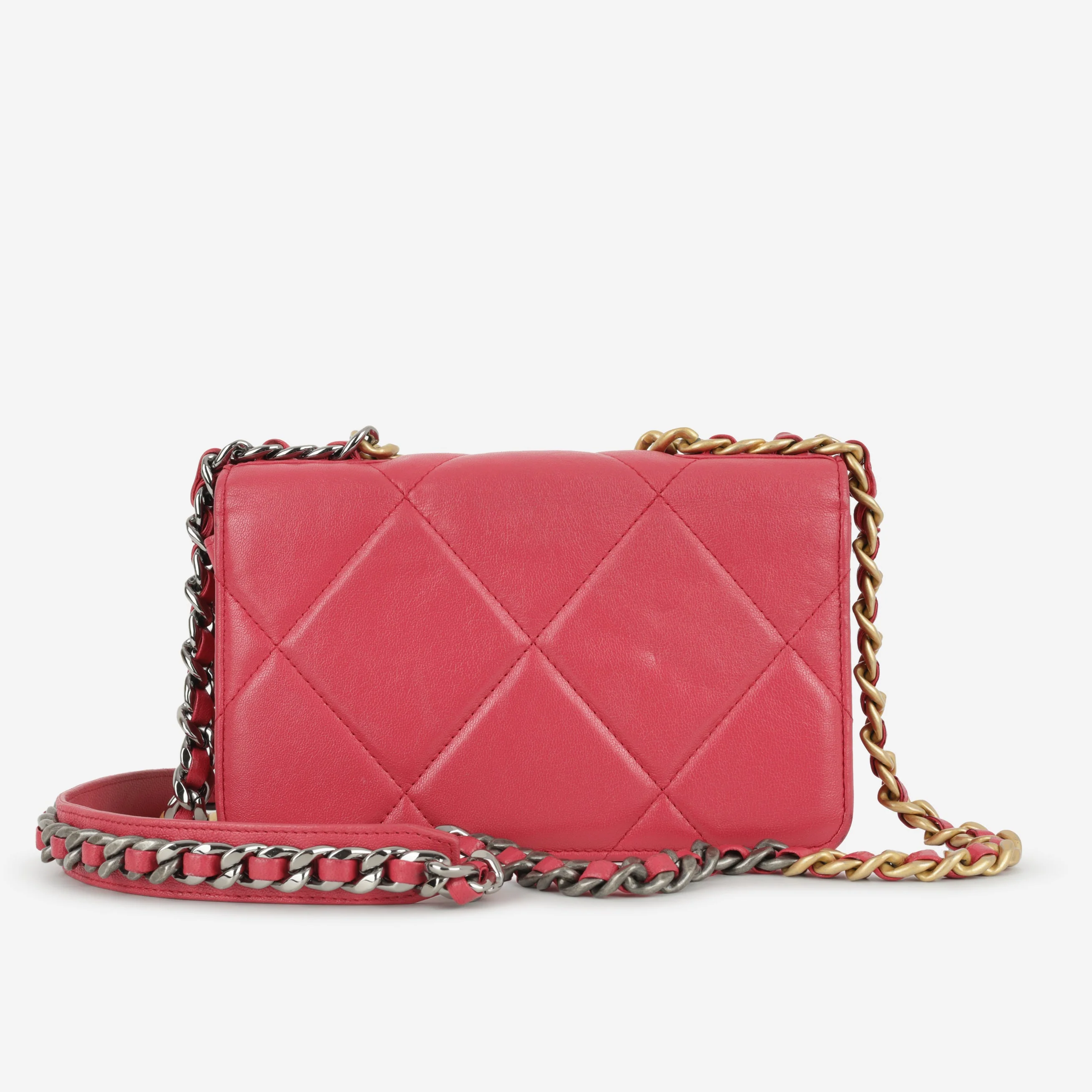 Chanel 19 Wallet on Chain - Raspberry Goatskin | Mixed Hardware - Image 3