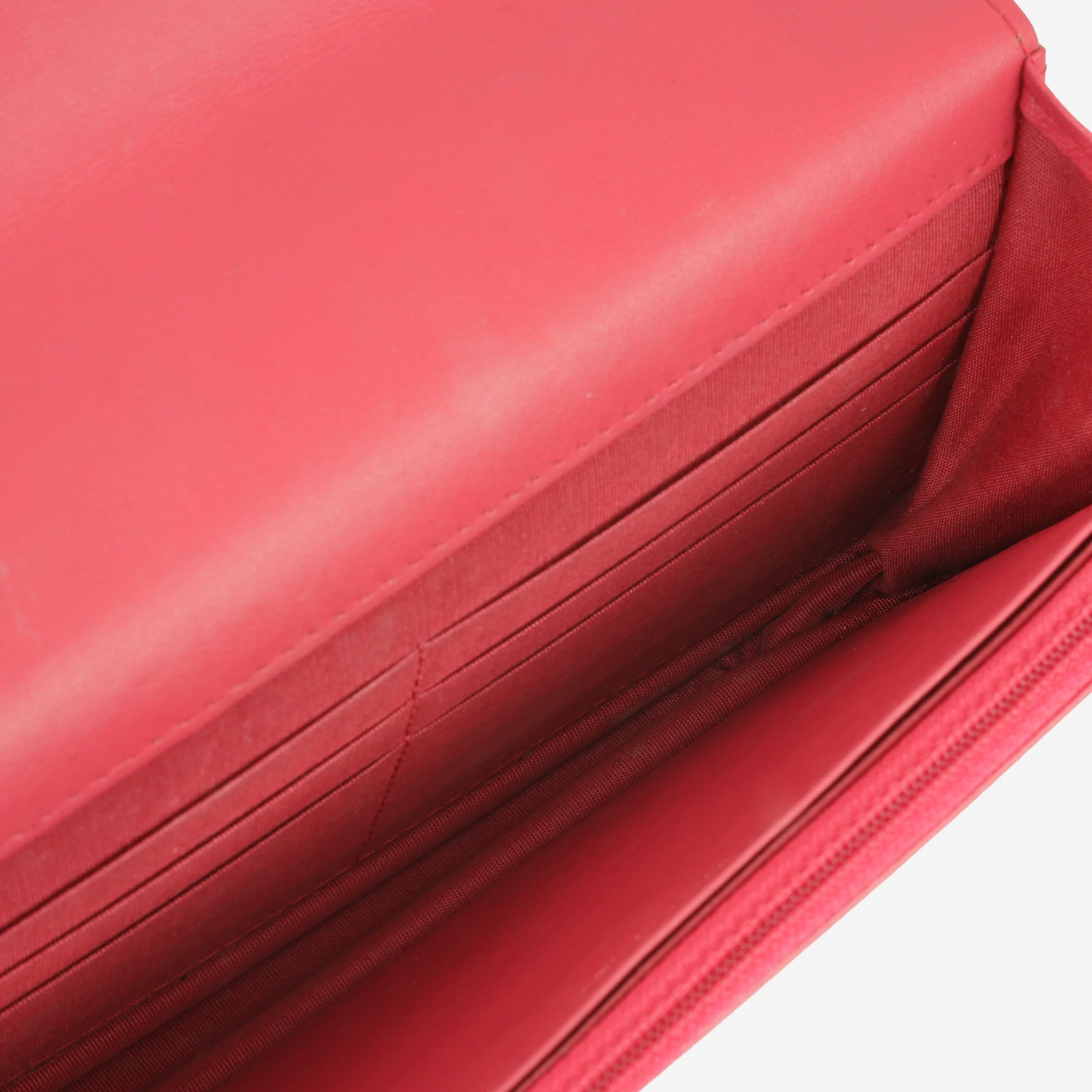 Chanel 19 Wallet on Chain - Raspberry Goatskin | Mixed Hardware - Image 5