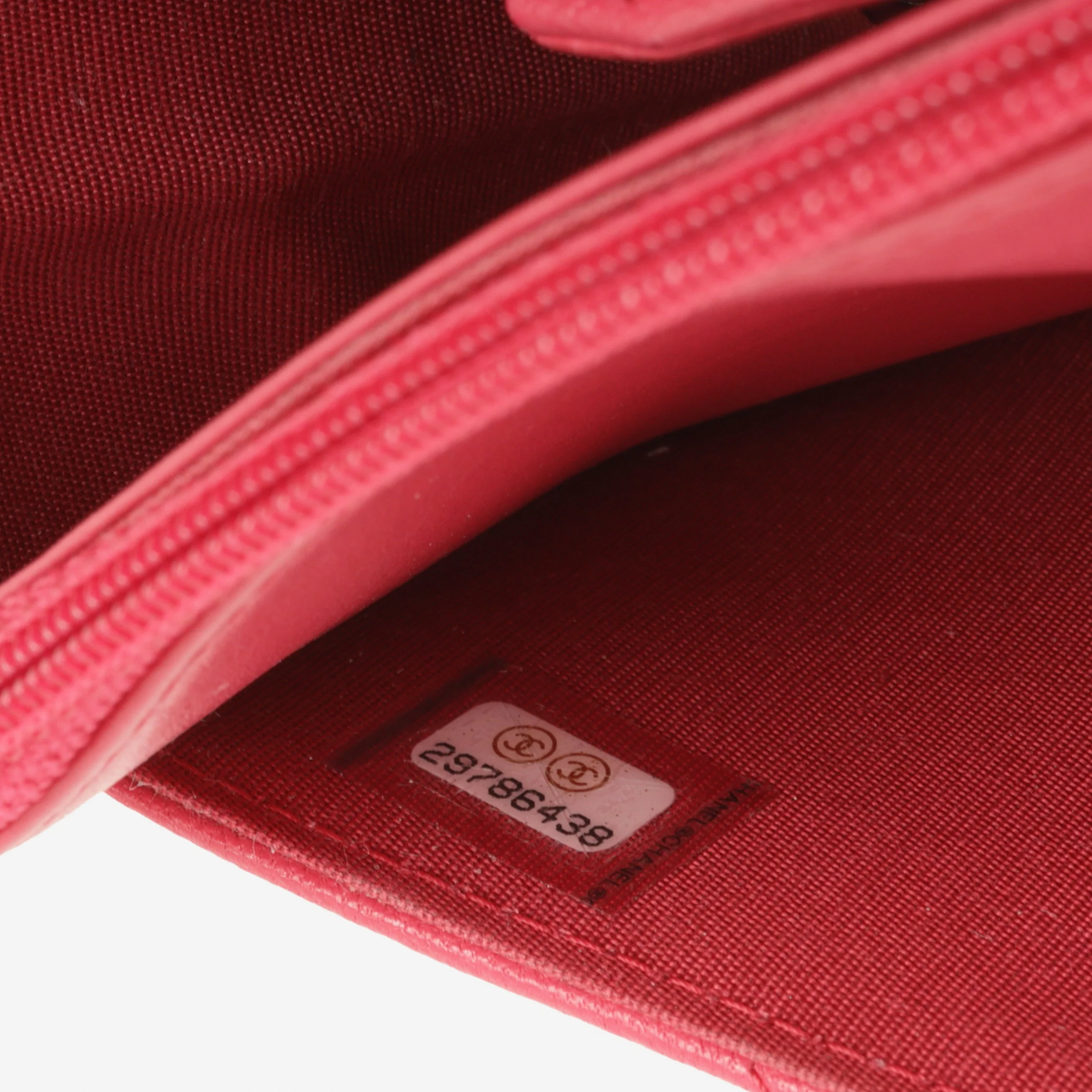 Chanel 19 Wallet on Chain - Raspberry Goatskin | Mixed Hardware - Image 6