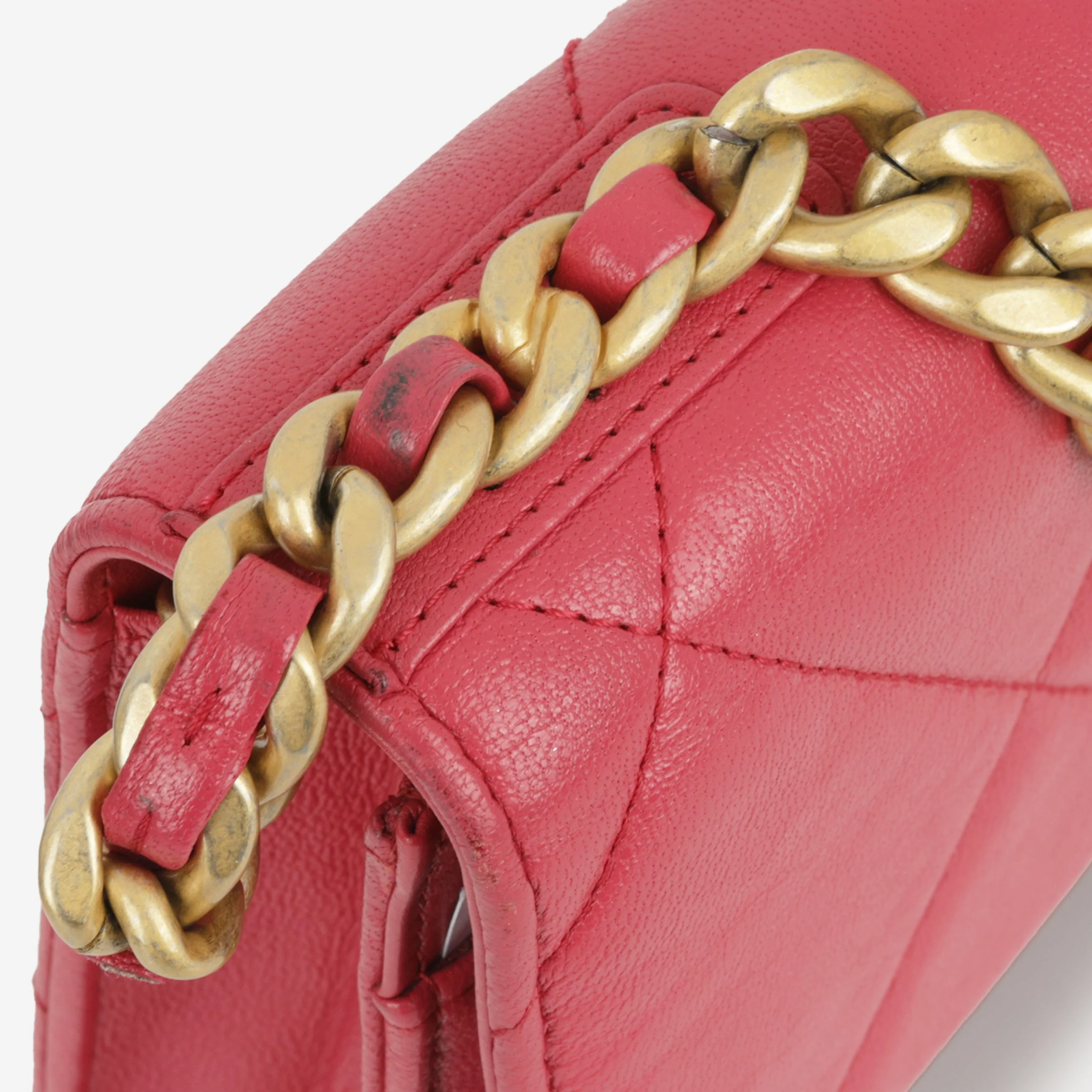 Chanel 19 Wallet on Chain - Raspberry Goatskin | Mixed Hardware - Image 7