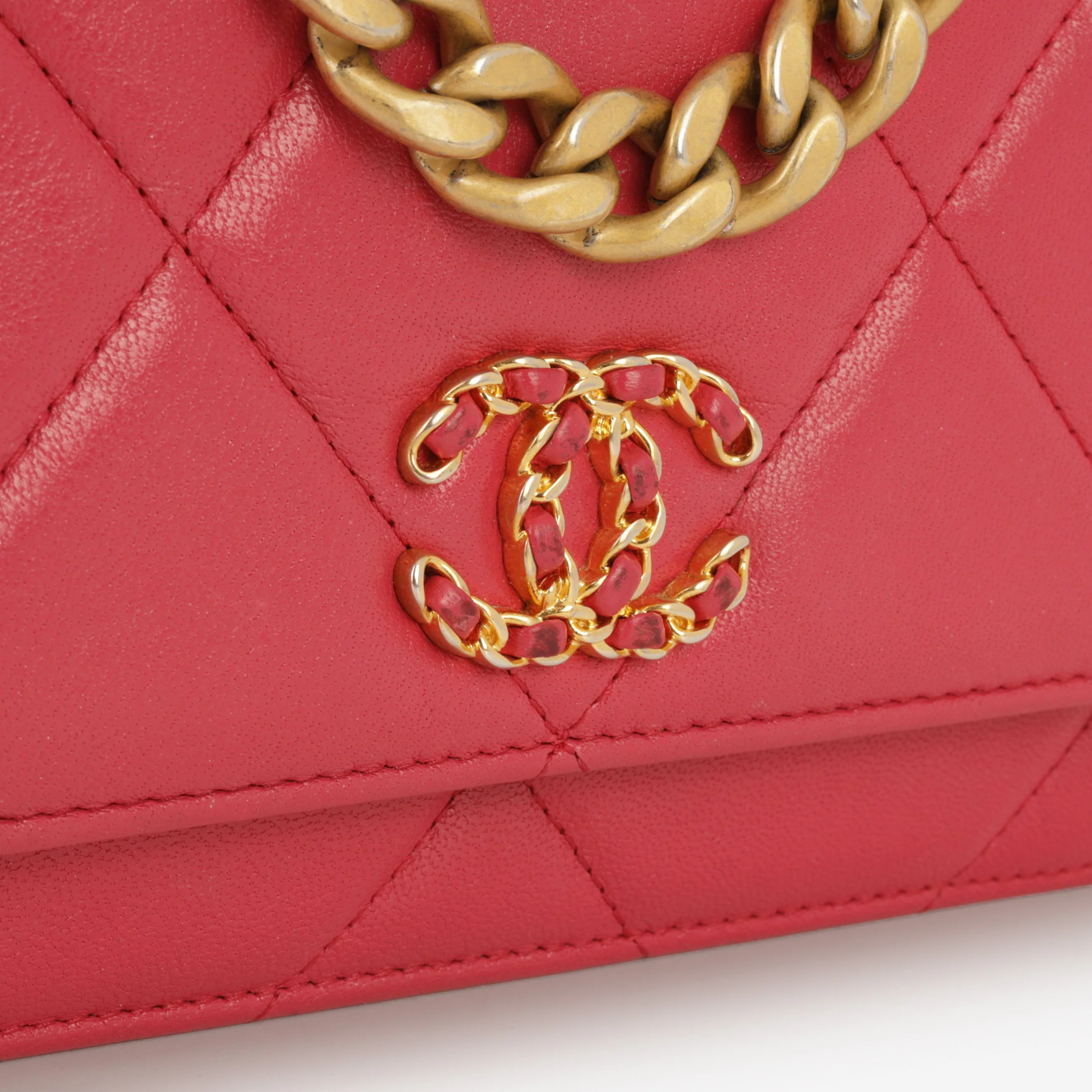 Chanel 19 Wallet on Chain - Raspberry Goatskin | Mixed Hardware - Image 8