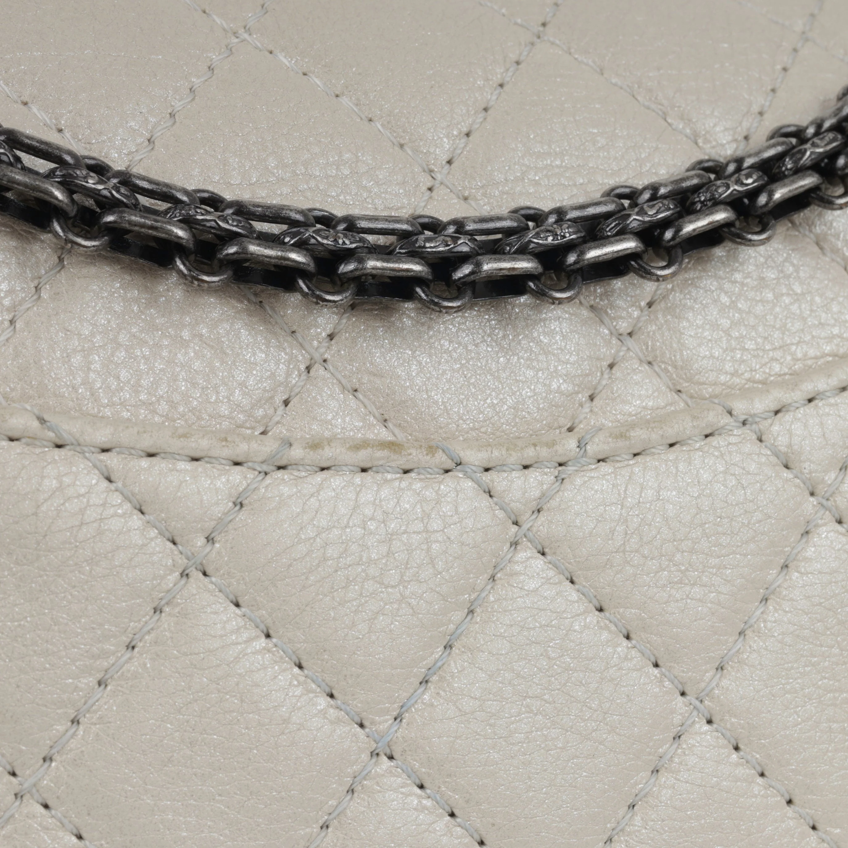 Chanel 2.55 Re-issue 225 Lucky Charms - Ivory Calfskin | Rhodium Hardware - Image 11