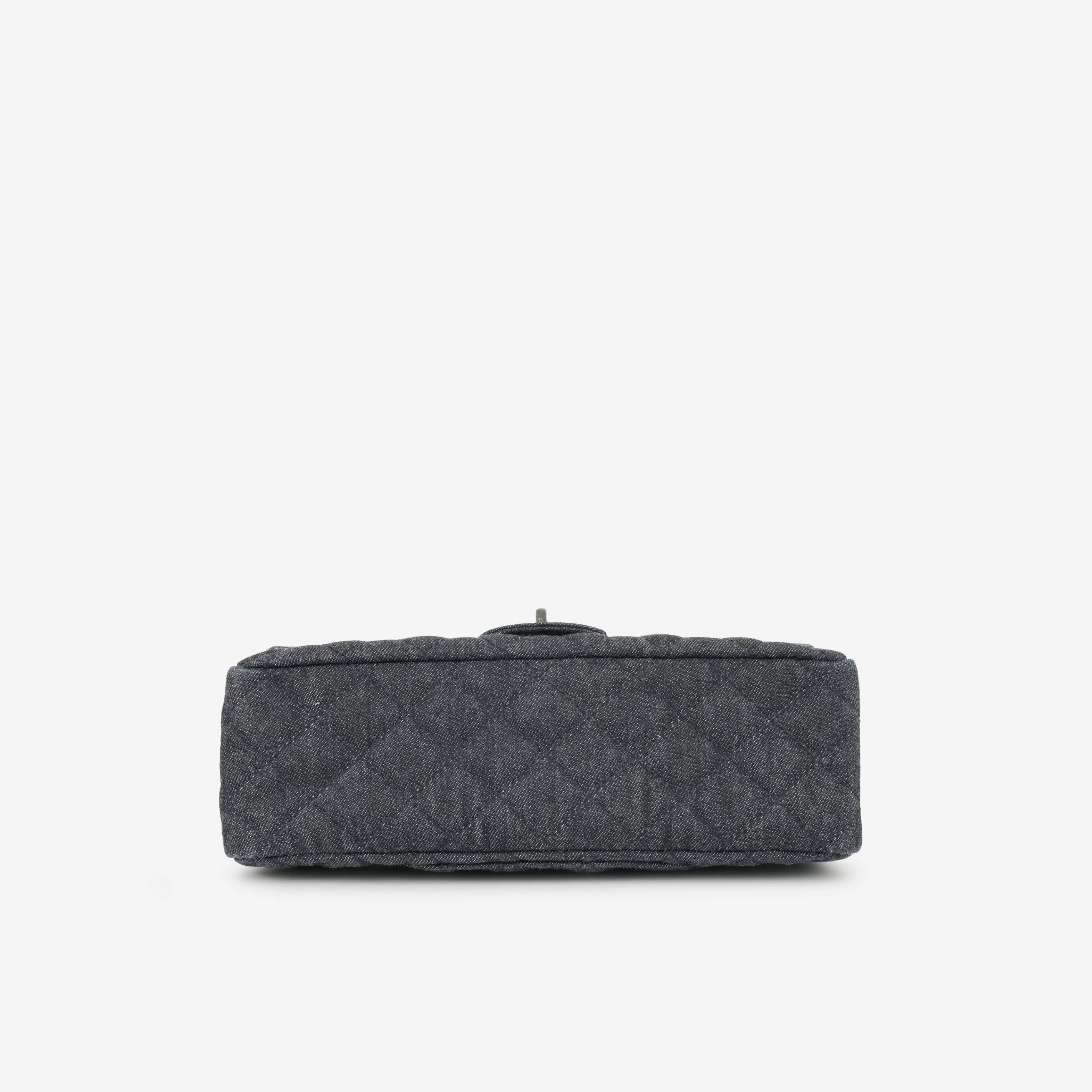 Chanel 2.55 Reissue 225 - Indigo Denim | Ruthenium Hardware - Image 4