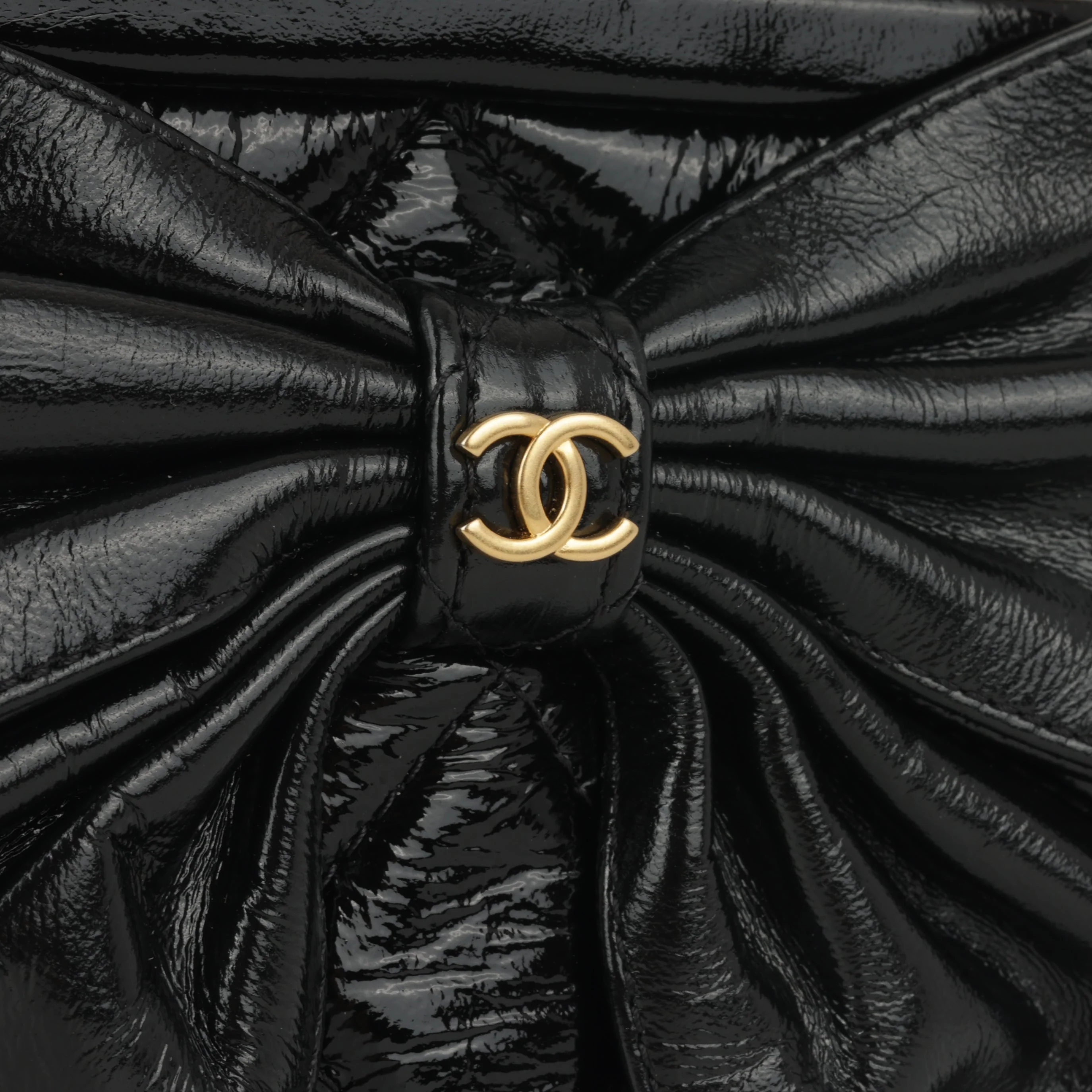 Chanel 24A Bowknot Clutch on Chain- Black Shiny Crumpled Calfskin | Aged Gold Hardware - Image 7