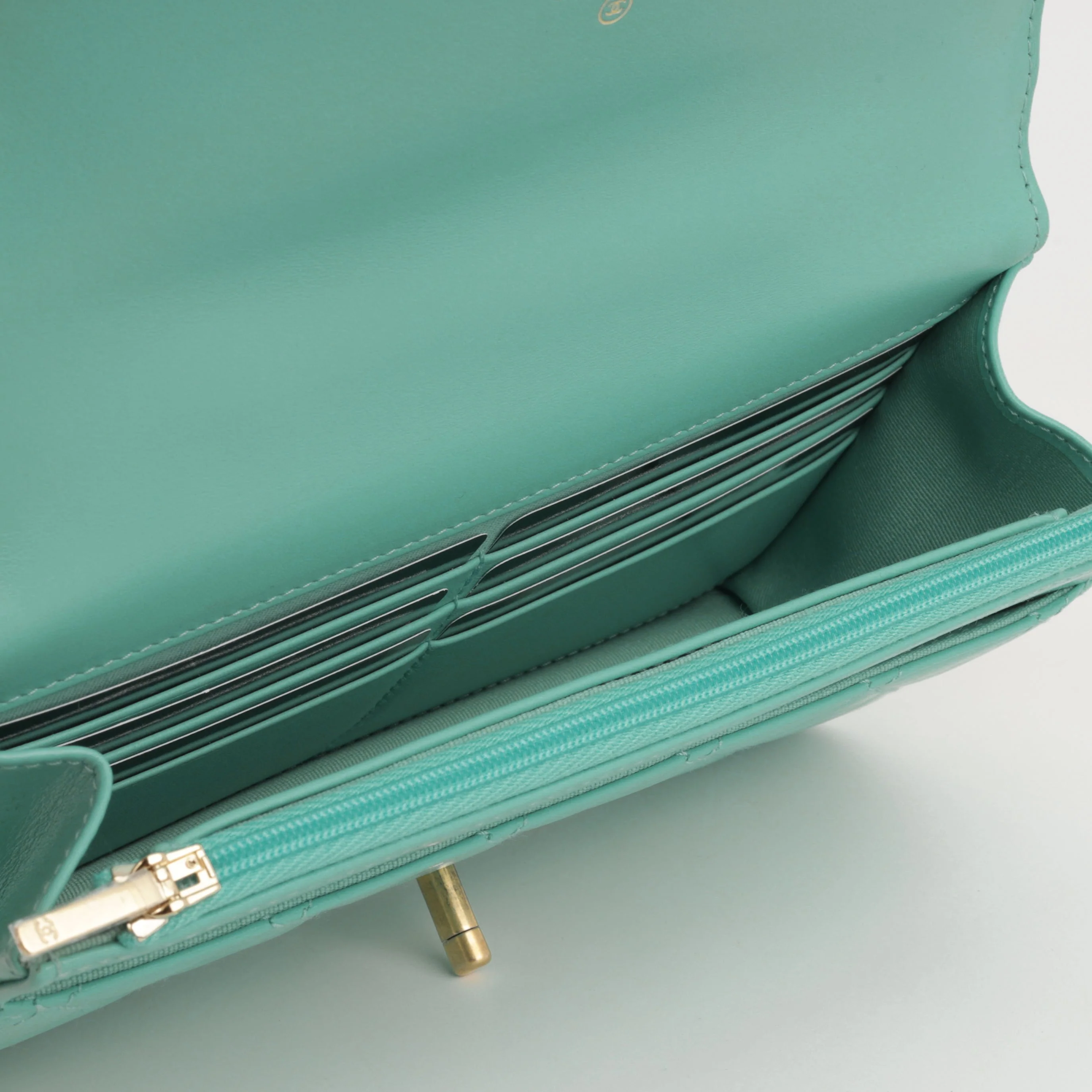Chanel Crush Charm Wallet on Chain - Turquoise Calfskin | Gold Hardware - Image 7