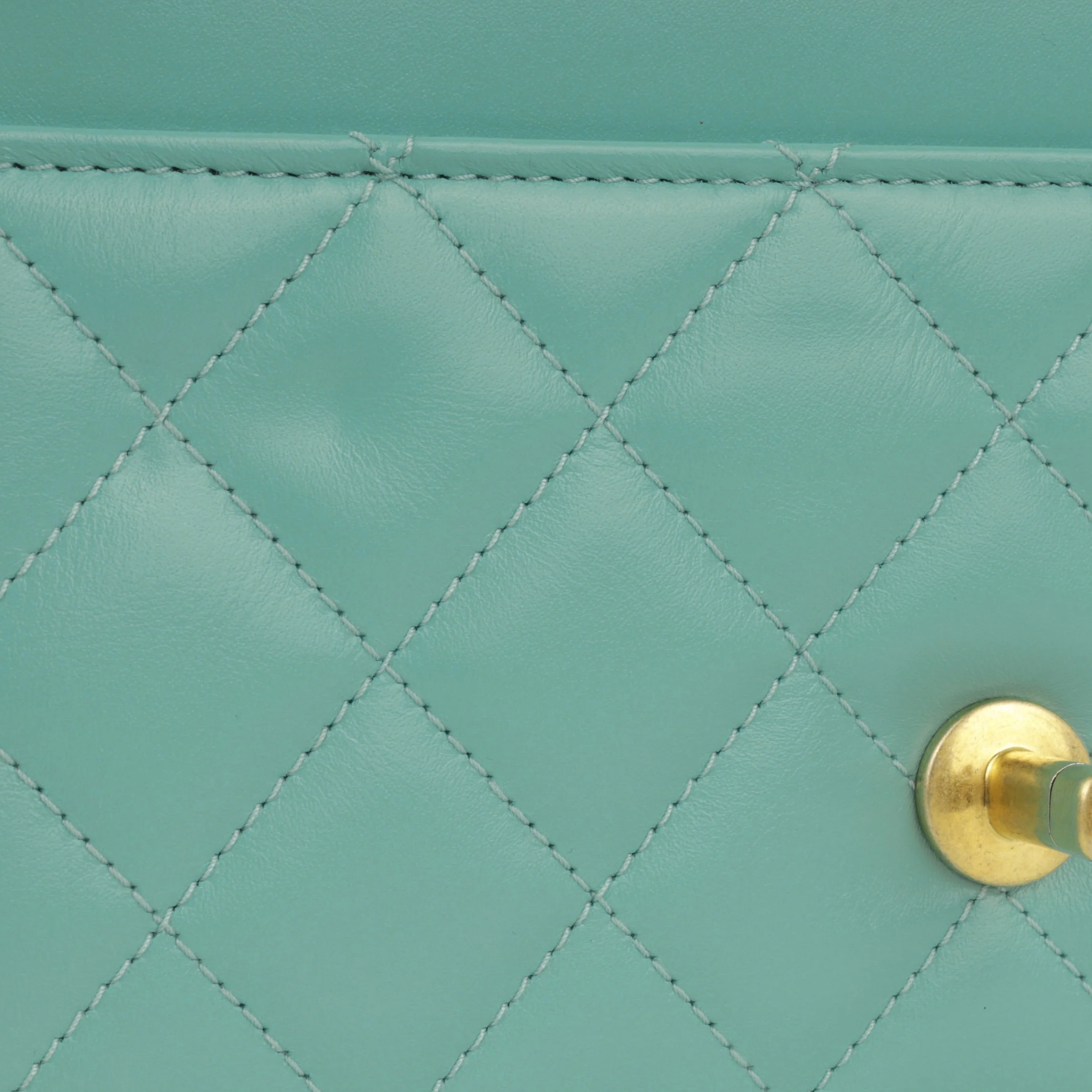 Chanel Crush Charm Wallet on Chain - Turquoise Calfskin | Gold Hardware - Image 9