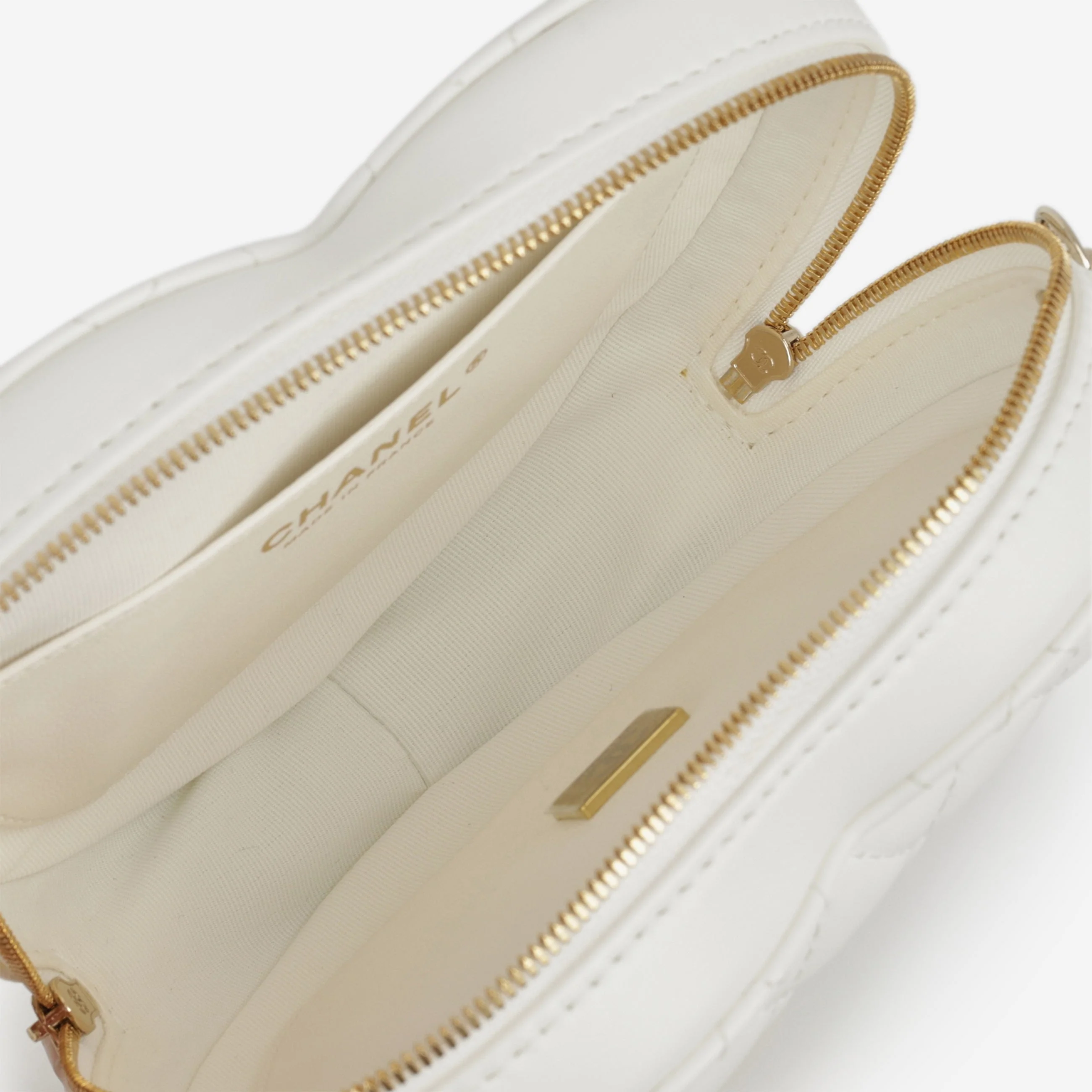 Chanel Large Heart Bag - White Lambskin | Champagne Gold Hardware - Image 5