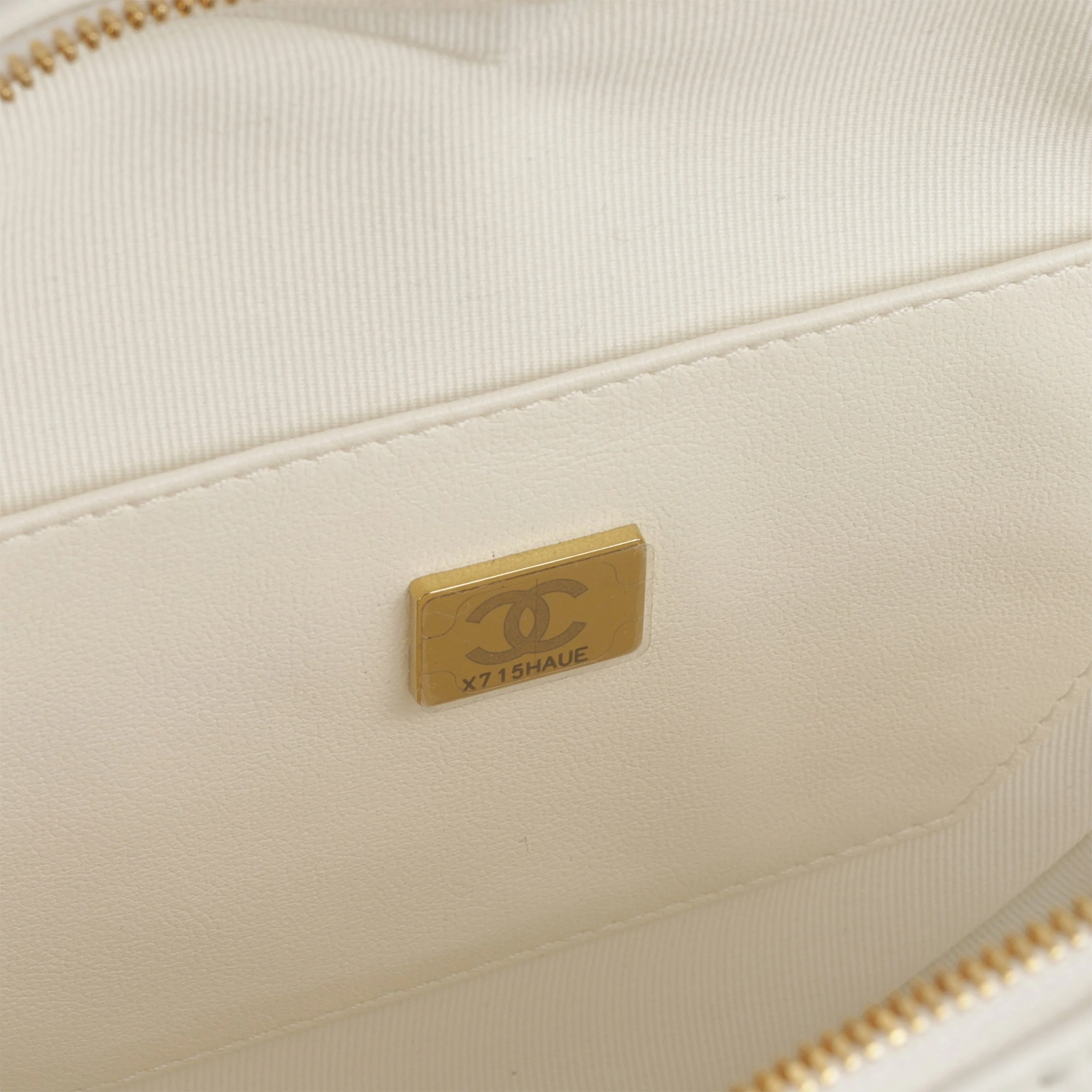 Chanel Large Heart Bag - White Lambskin | Champagne Gold Hardware - Image 6
