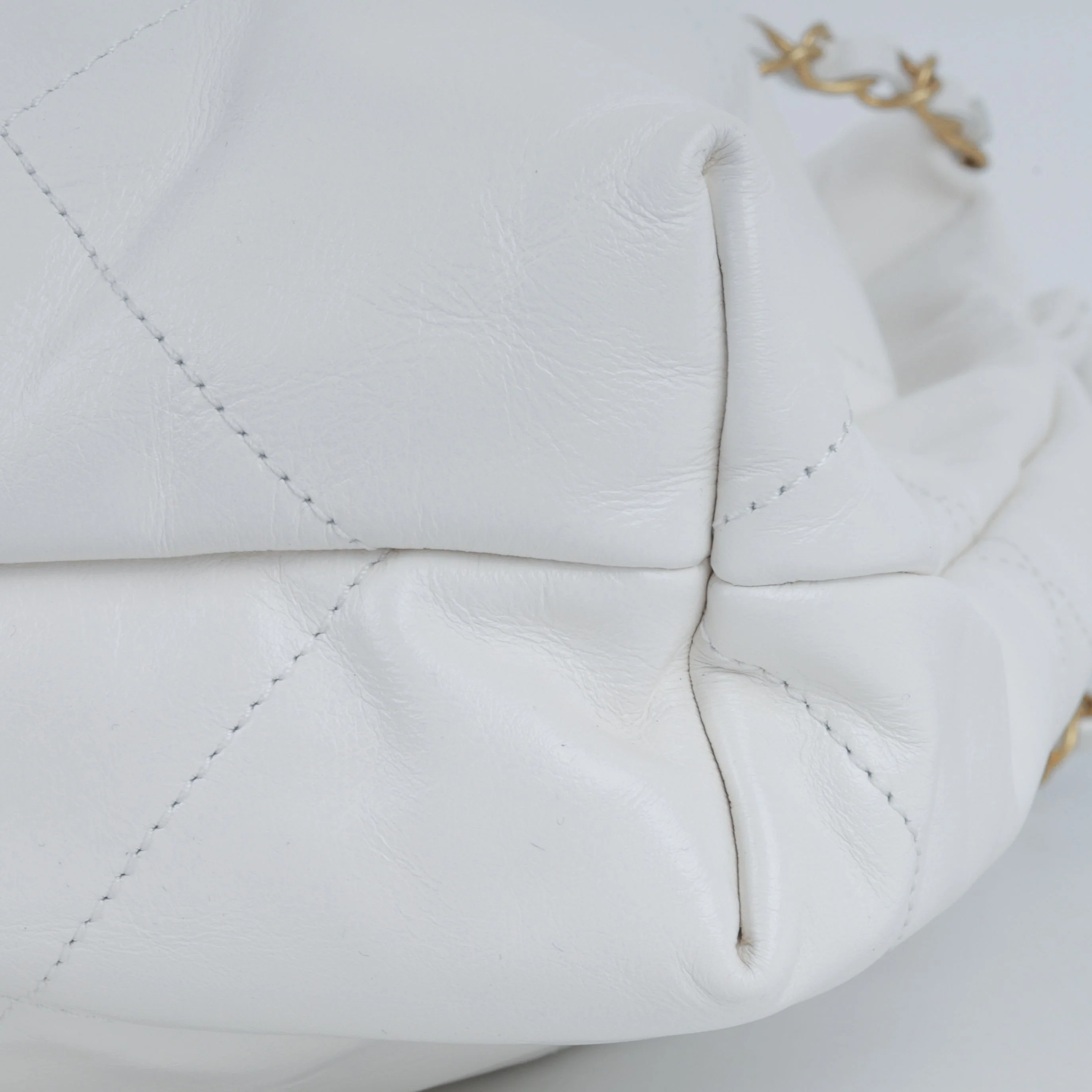 Chanel Medium 22 Hobo - White Shiny Calfskin | Gold Hardware - Image 6