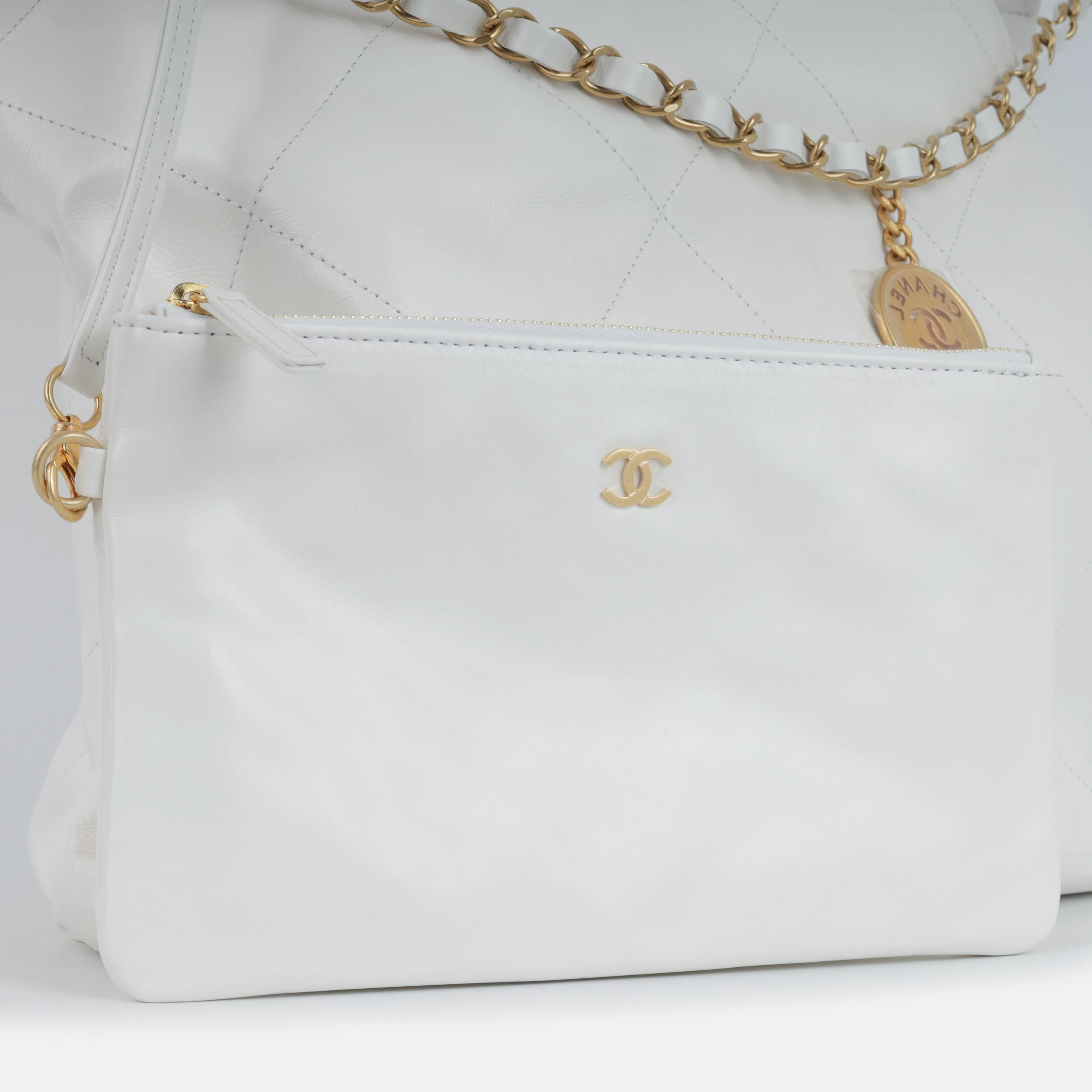 Chanel Medium 22 Hobo - White Shiny Calfskin | Gold Hardware - Image 8