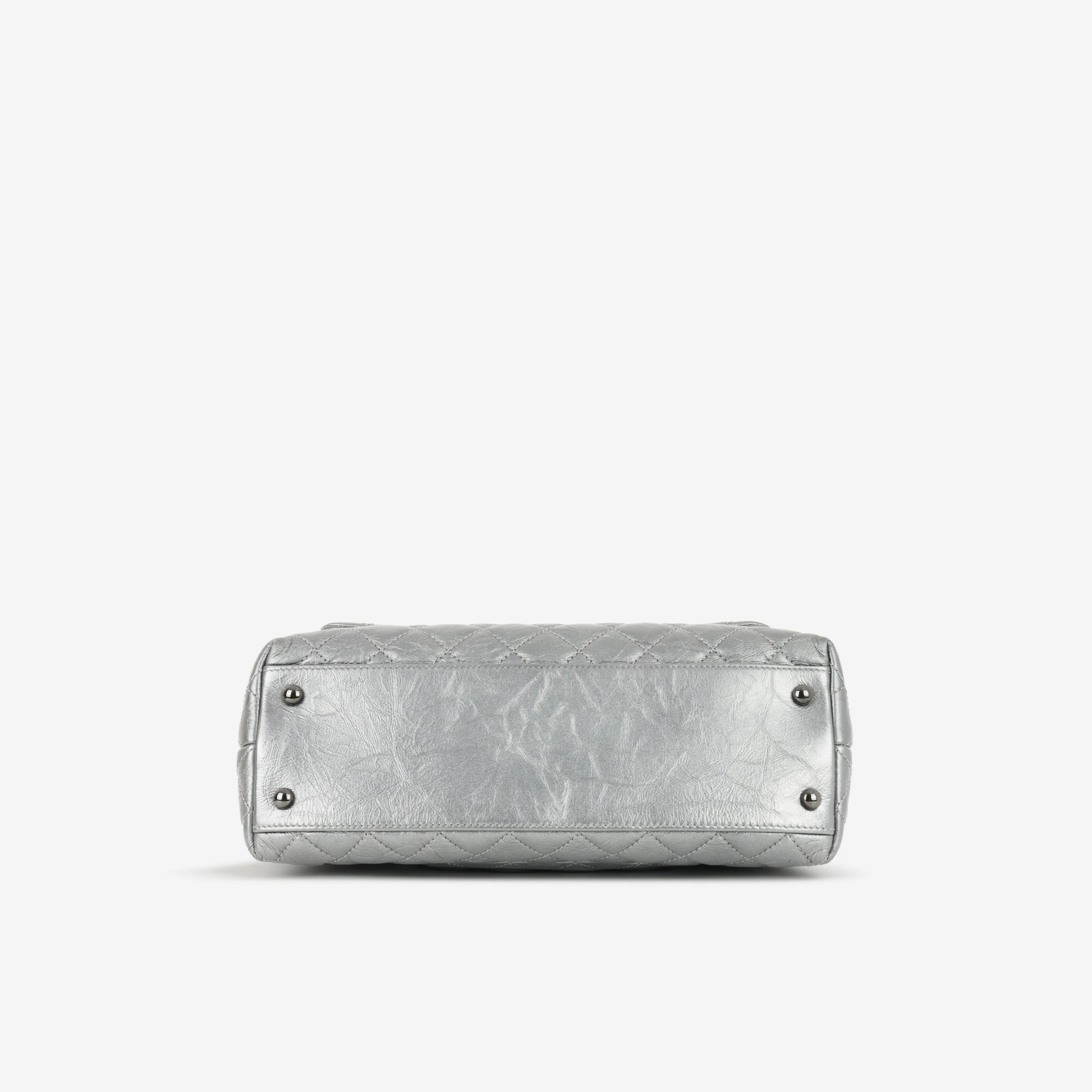 Chanel Medium Coco Handle - Silver Crumpled Calfskin | Black Hardware - Image 4