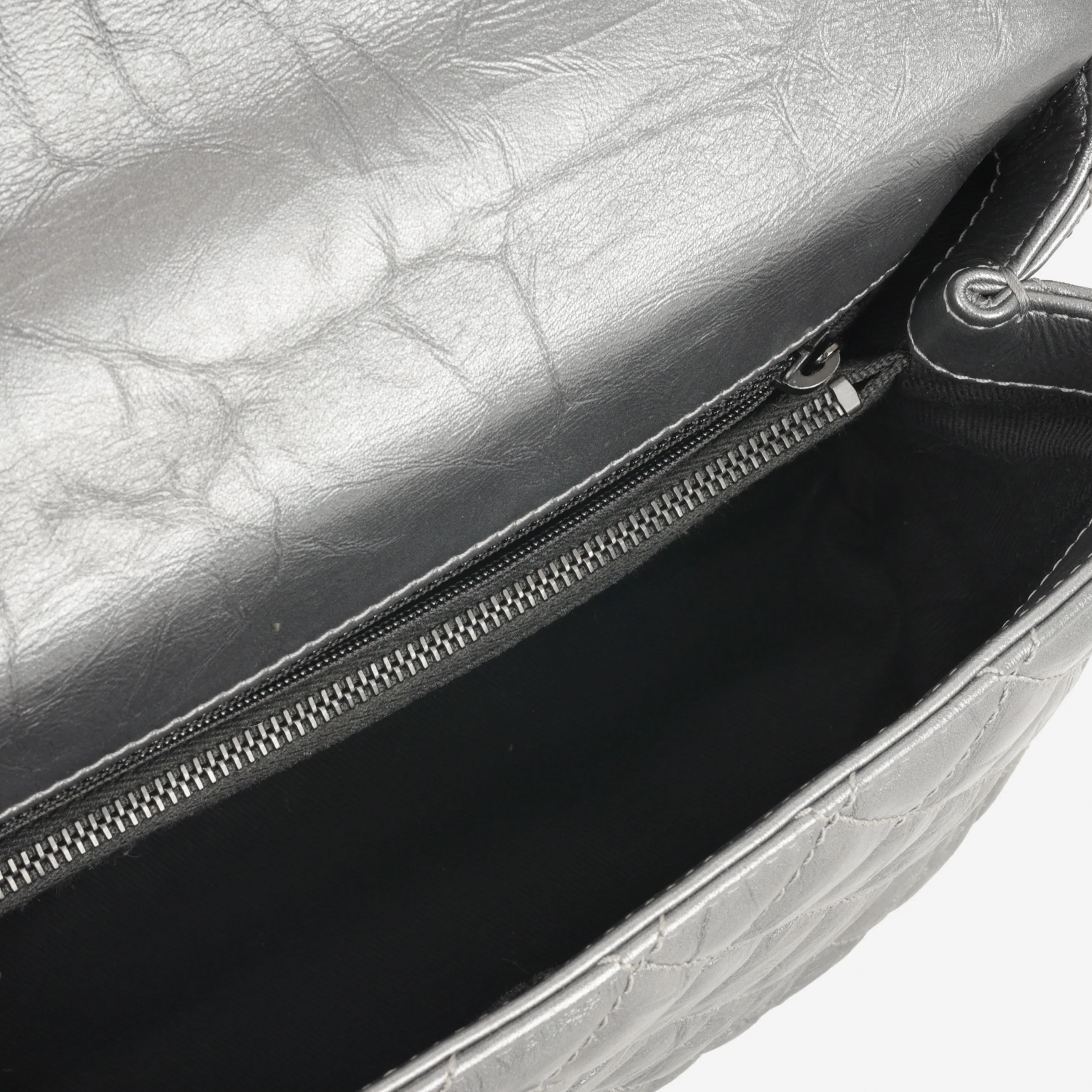 Chanel Medium Coco Handle - Silver Crumpled Calfskin | Black Hardware - Image 6