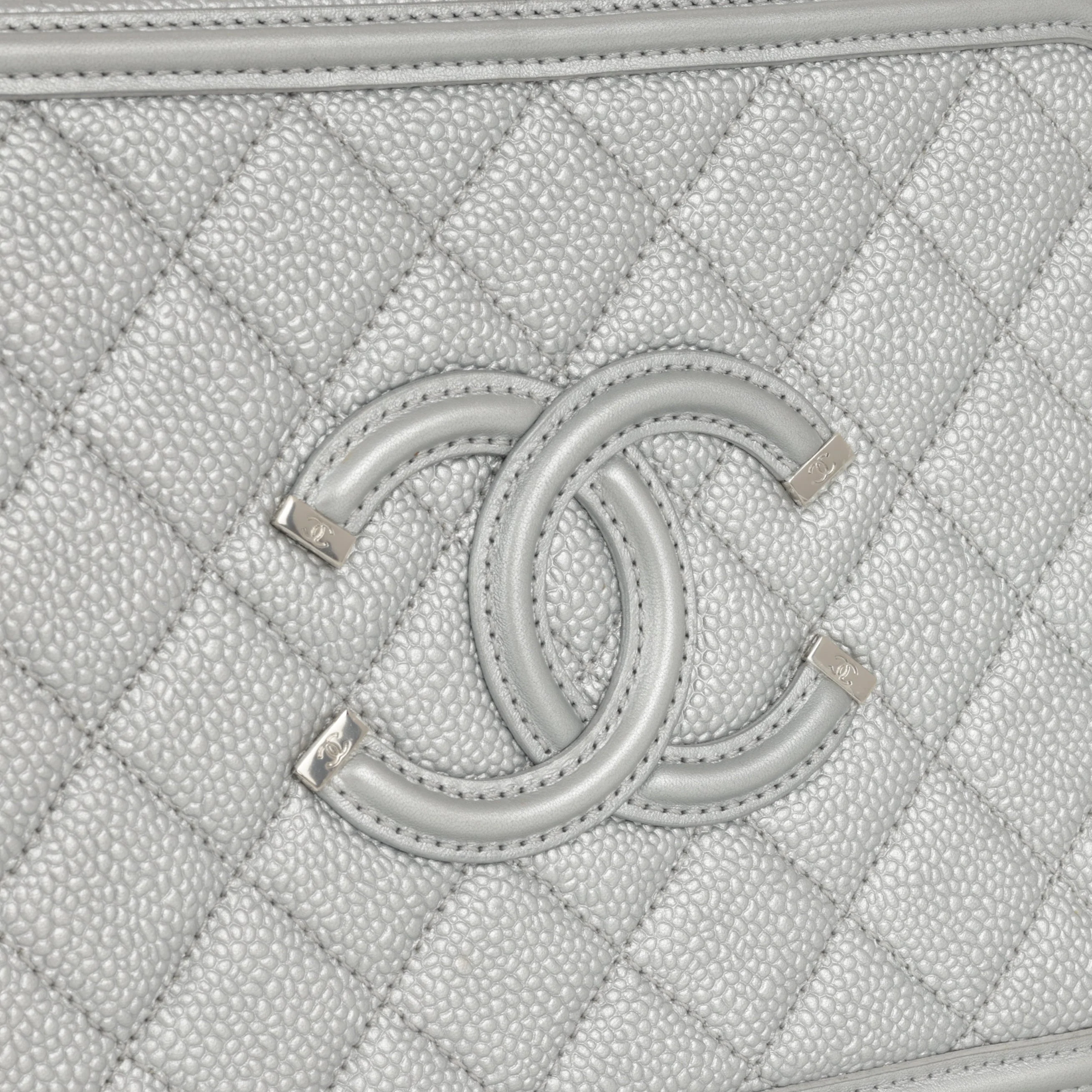 Chanel Medium Filigree Vanity Case - Silver Caviar | Silver Hardware - Image 8