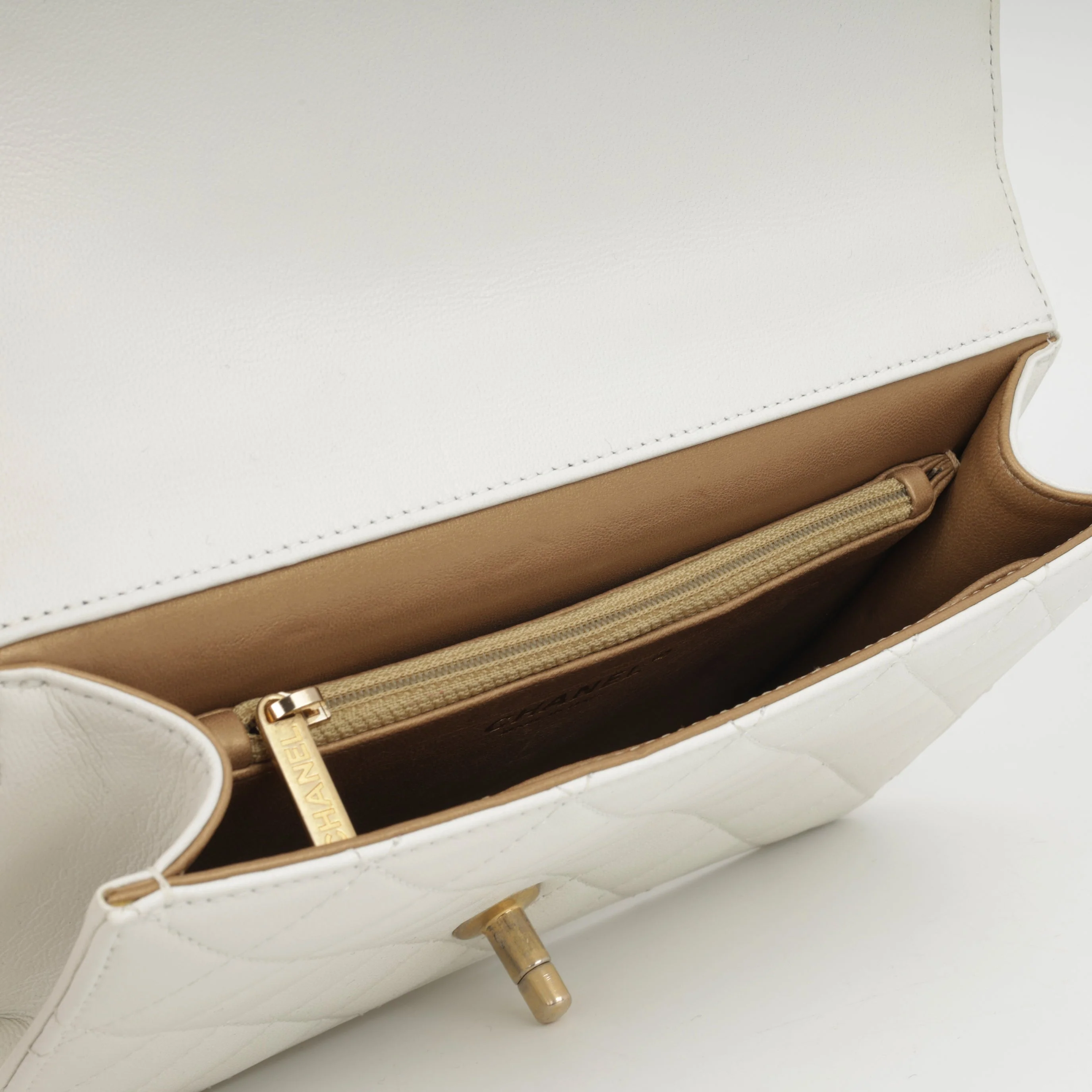 Chanel Medium Vertical Pearl Flap - White Calfskin | Antique Gold Hardware - Image 7