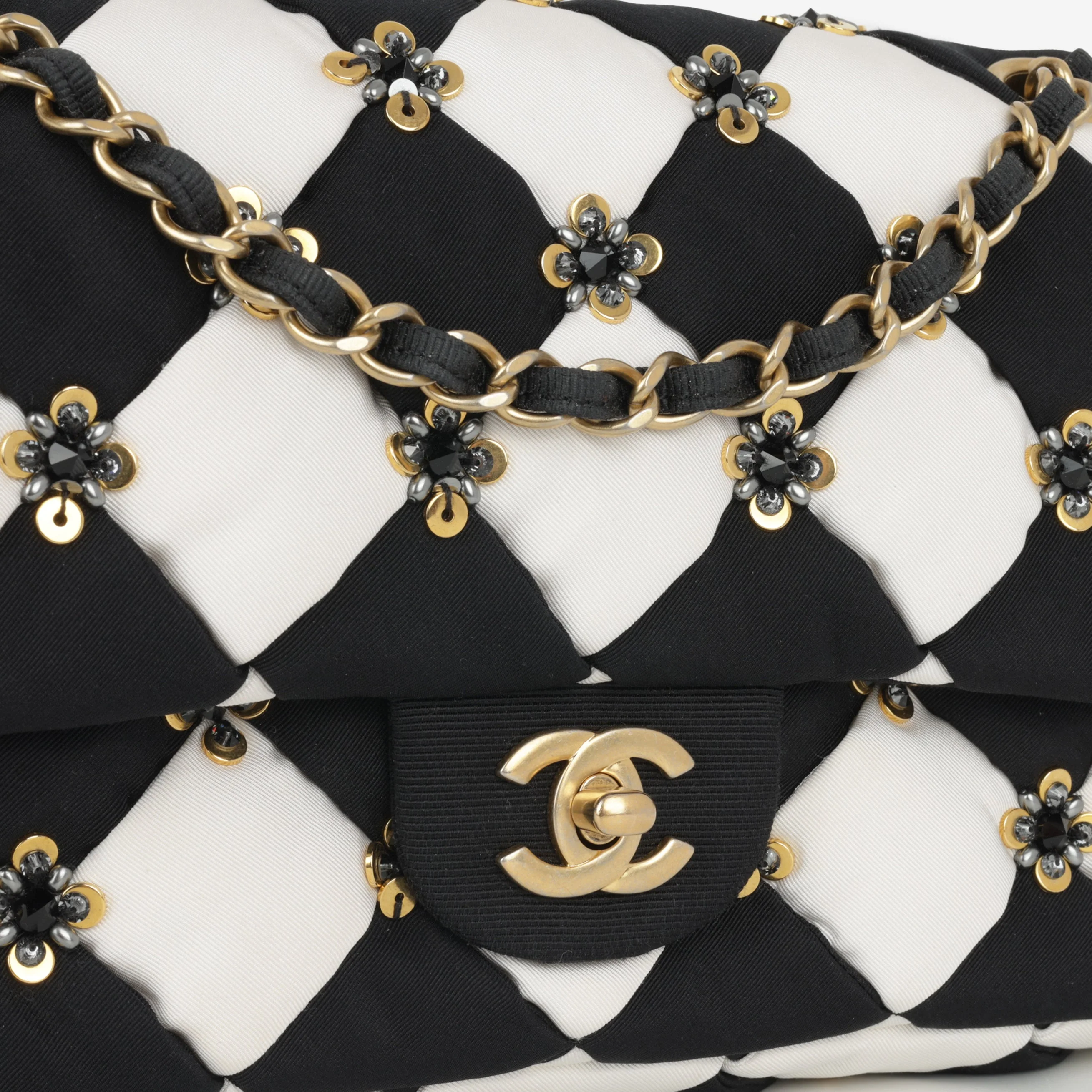 Chanel Metiers D'art Fall 2021 Flap - Black / White Fabric | Gold Hardware - Image 6