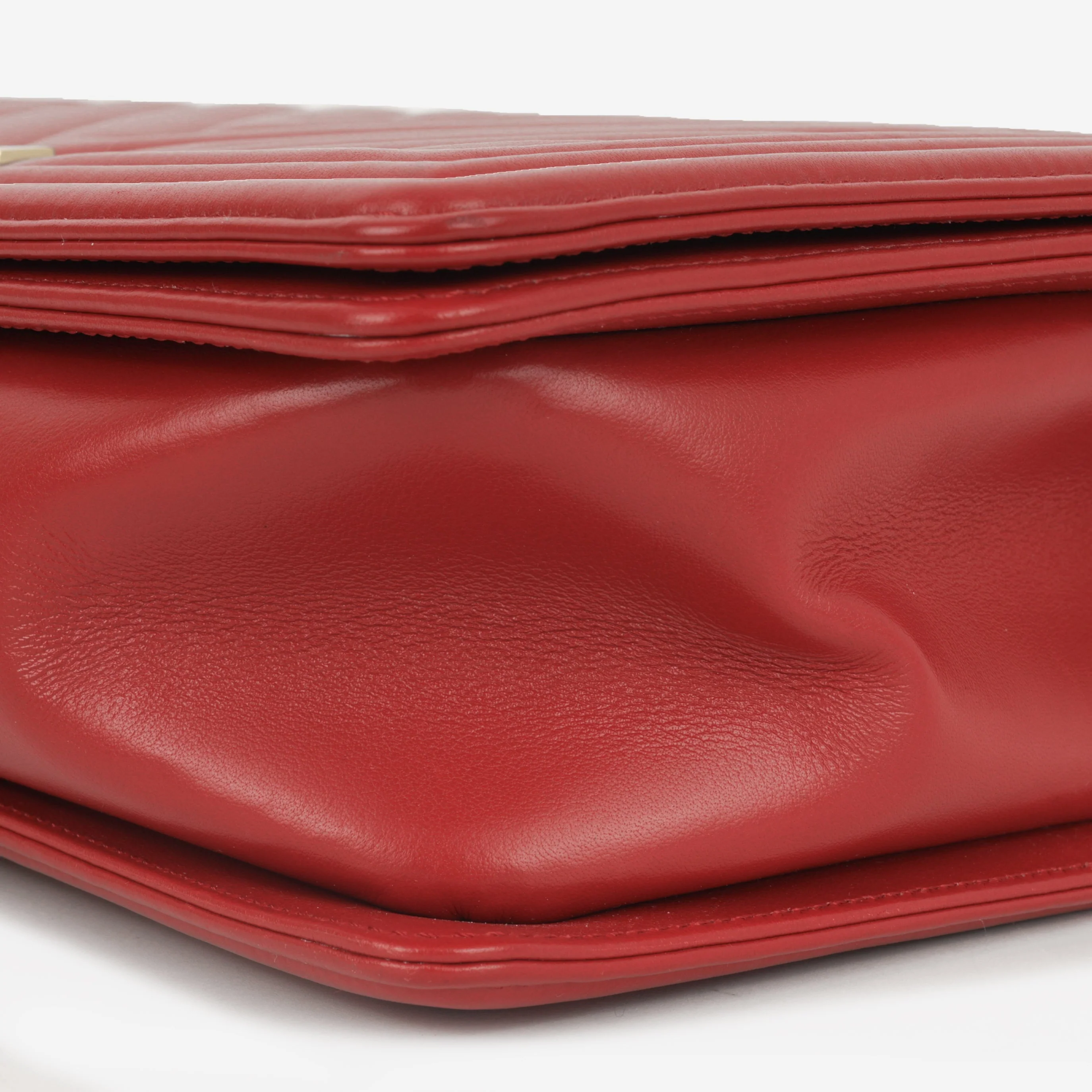 Chanel New Medium Boy Bag - Red Chevron Lambskin | Champagne Gold Hardware - Image 5