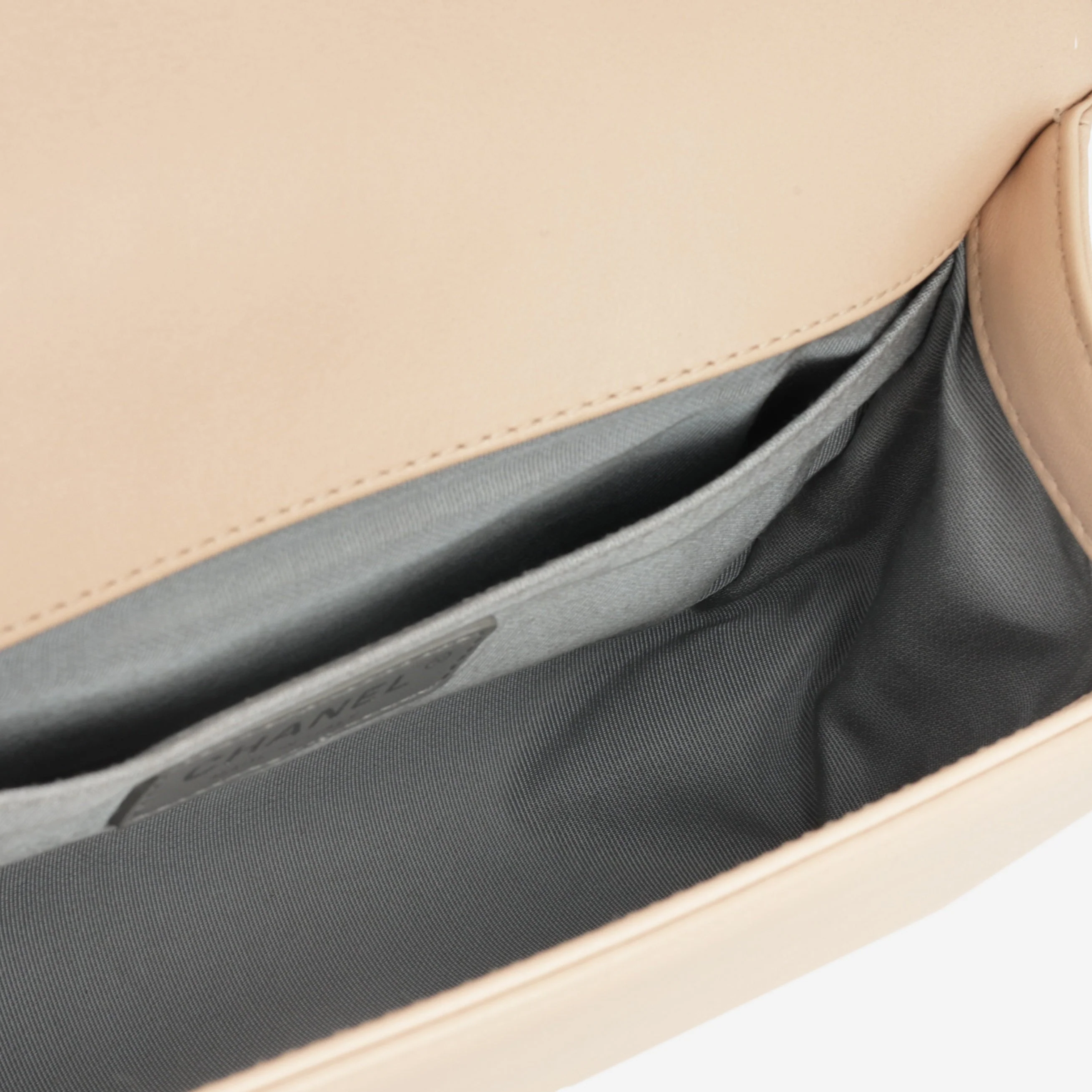 Chanel Old Medium Boy Bag - Nude Chevron Lambskin | Silver Hardware - Image 5