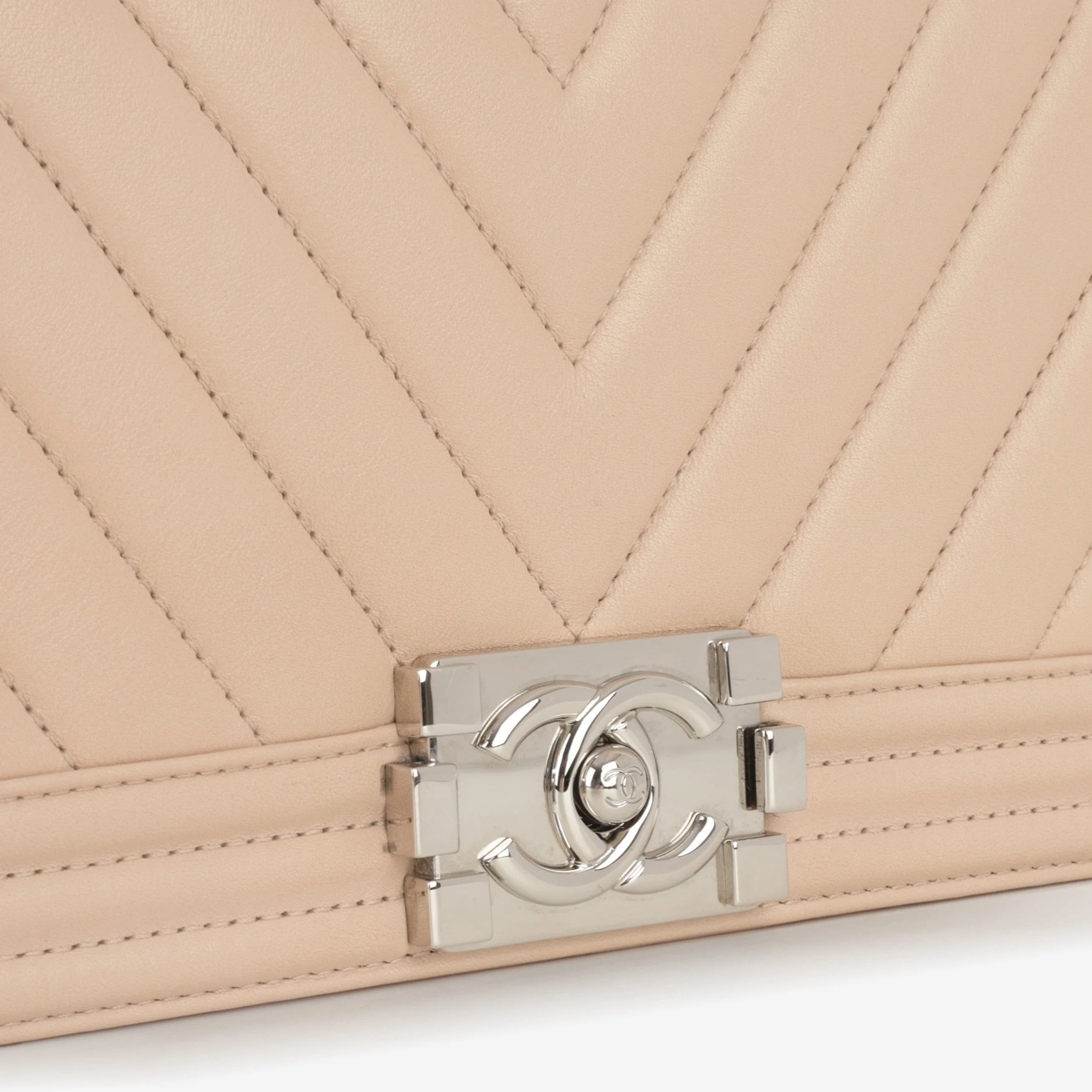 Chanel Old Medium Boy Bag - Nude Chevron Lambskin | Silver Hardware - Image 7
