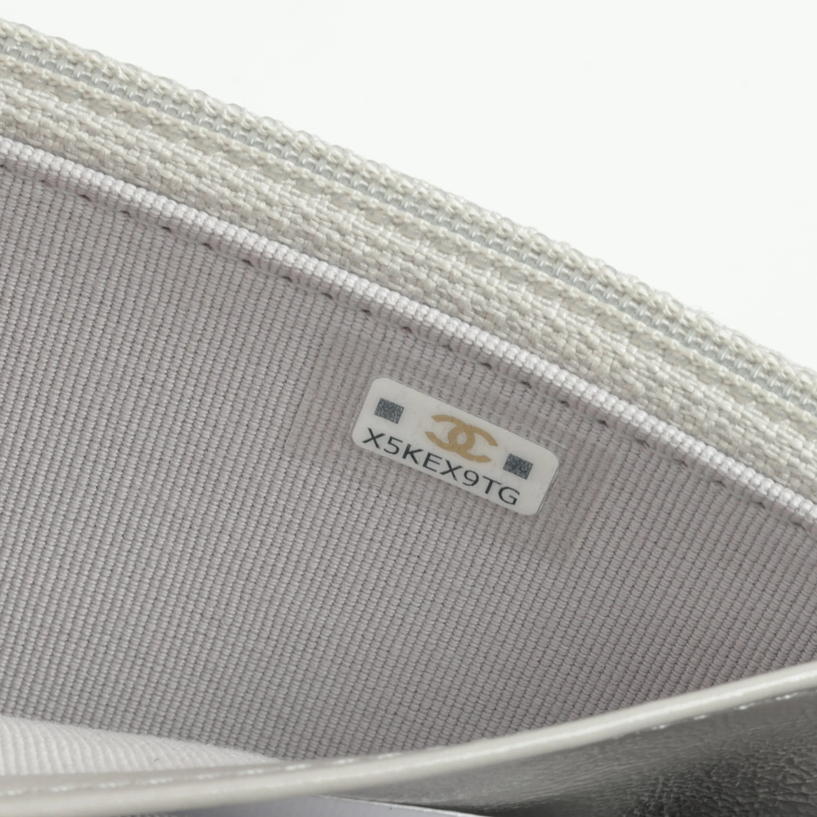 Chanel Seasonal Medallion WOC - Grey Patent | Gold Hardware - Image 6