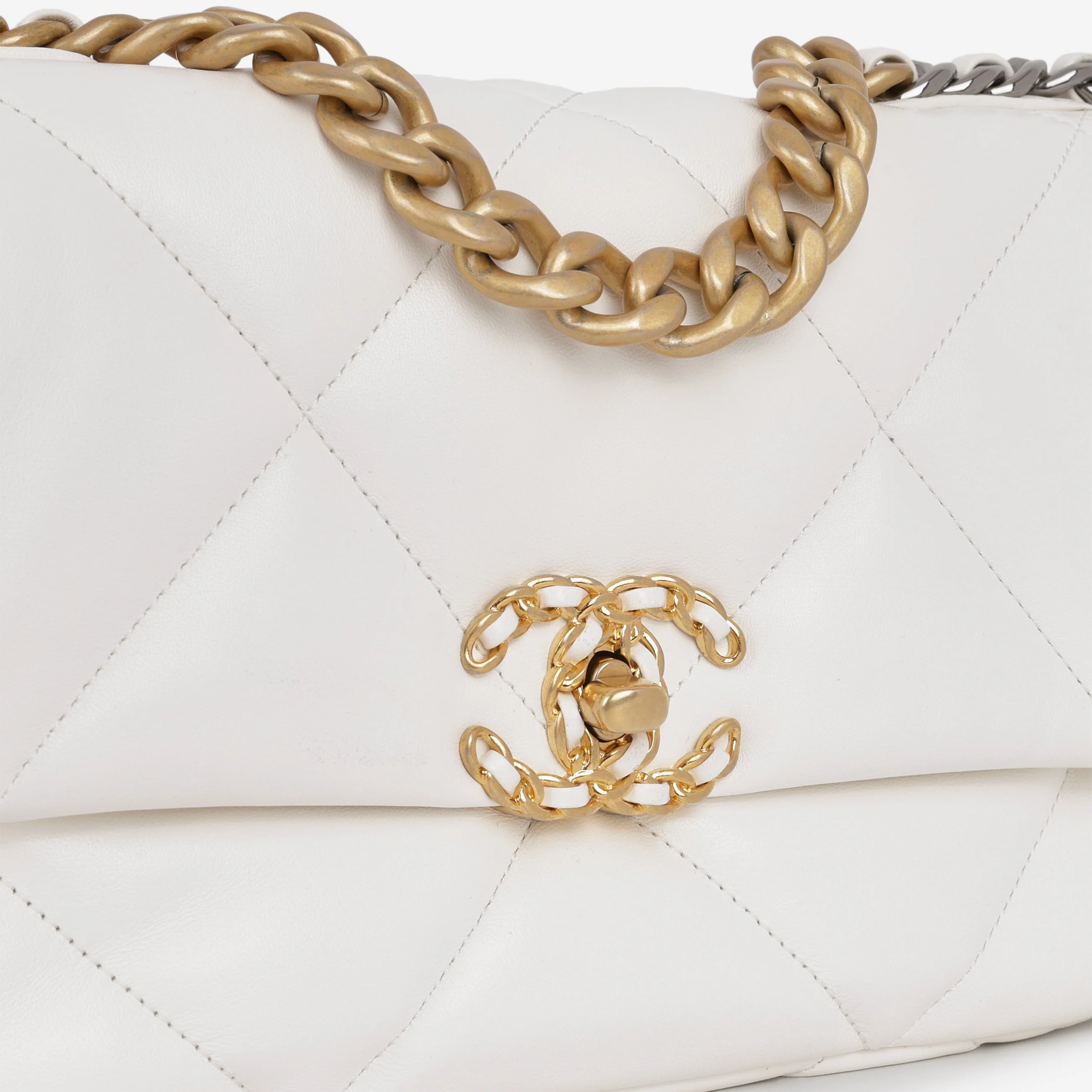 Chanel Small 19 Flap - White Lambskin | Gold Hardware - Image 9