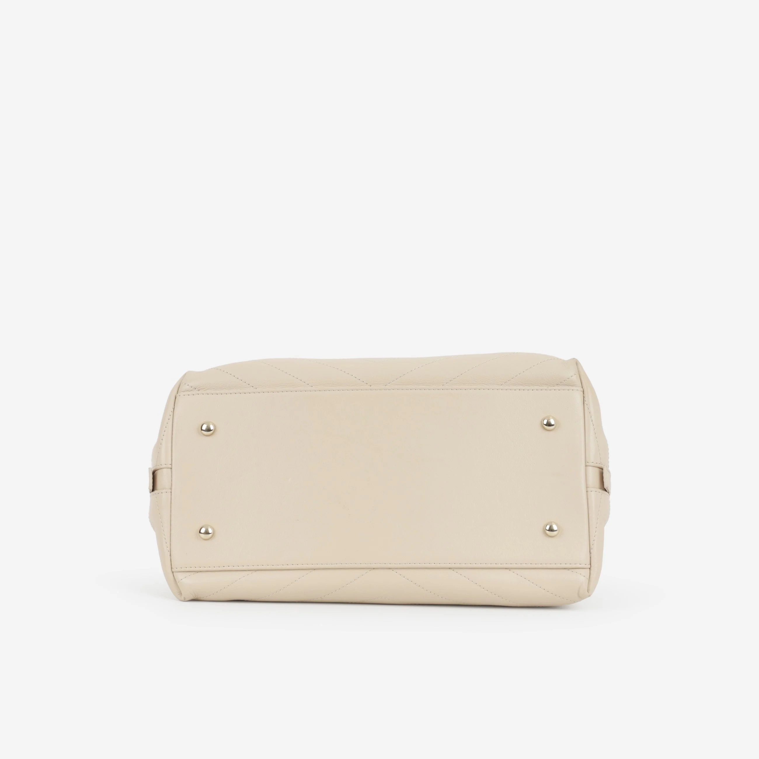 Chanel Small Chic Shopping Tote - Beige Chevron Calfskin | Champagne Gold Hardware - Image 4