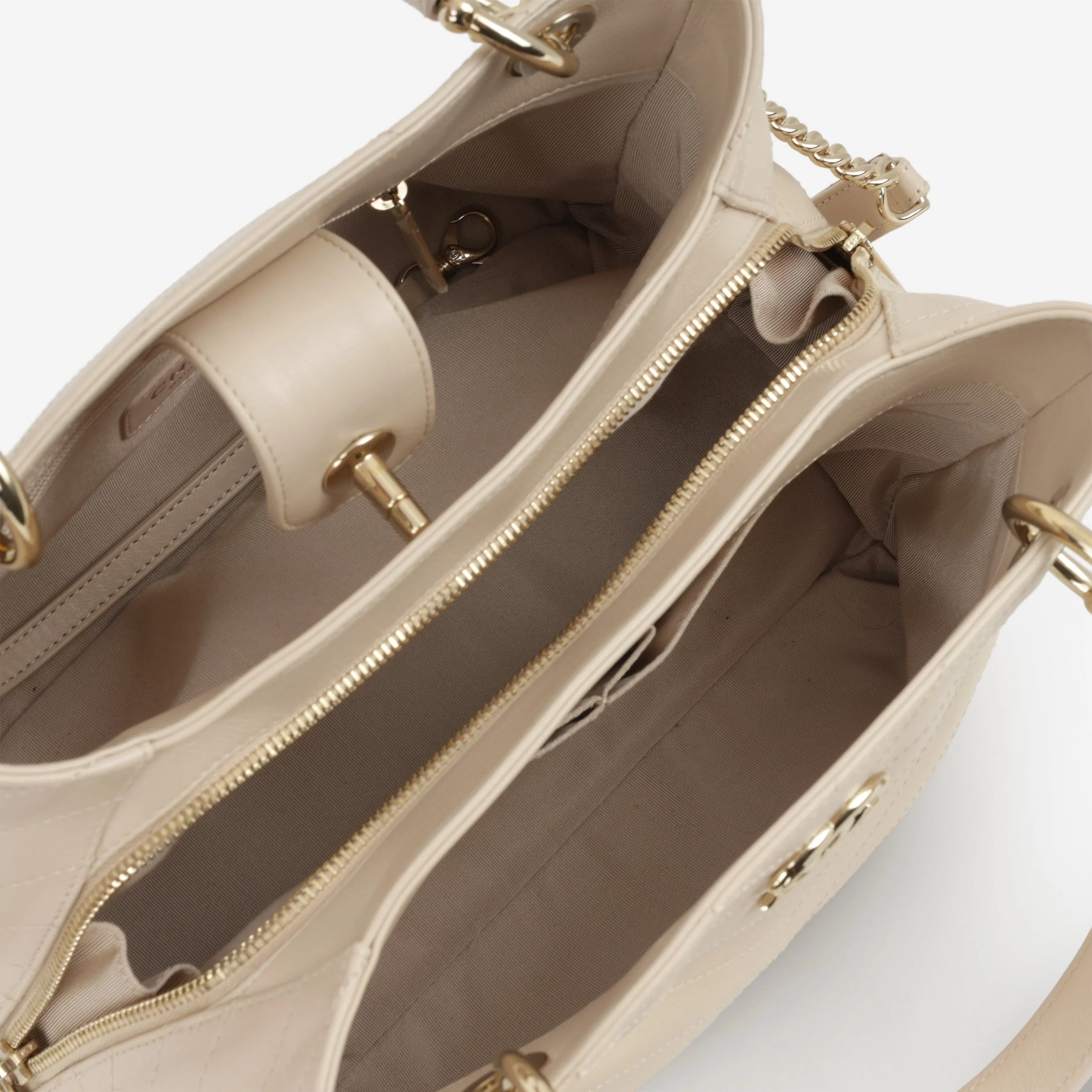 Chanel Small Chic Shopping Tote - Beige Chevron Calfskin | Champagne Gold Hardware - Image 5