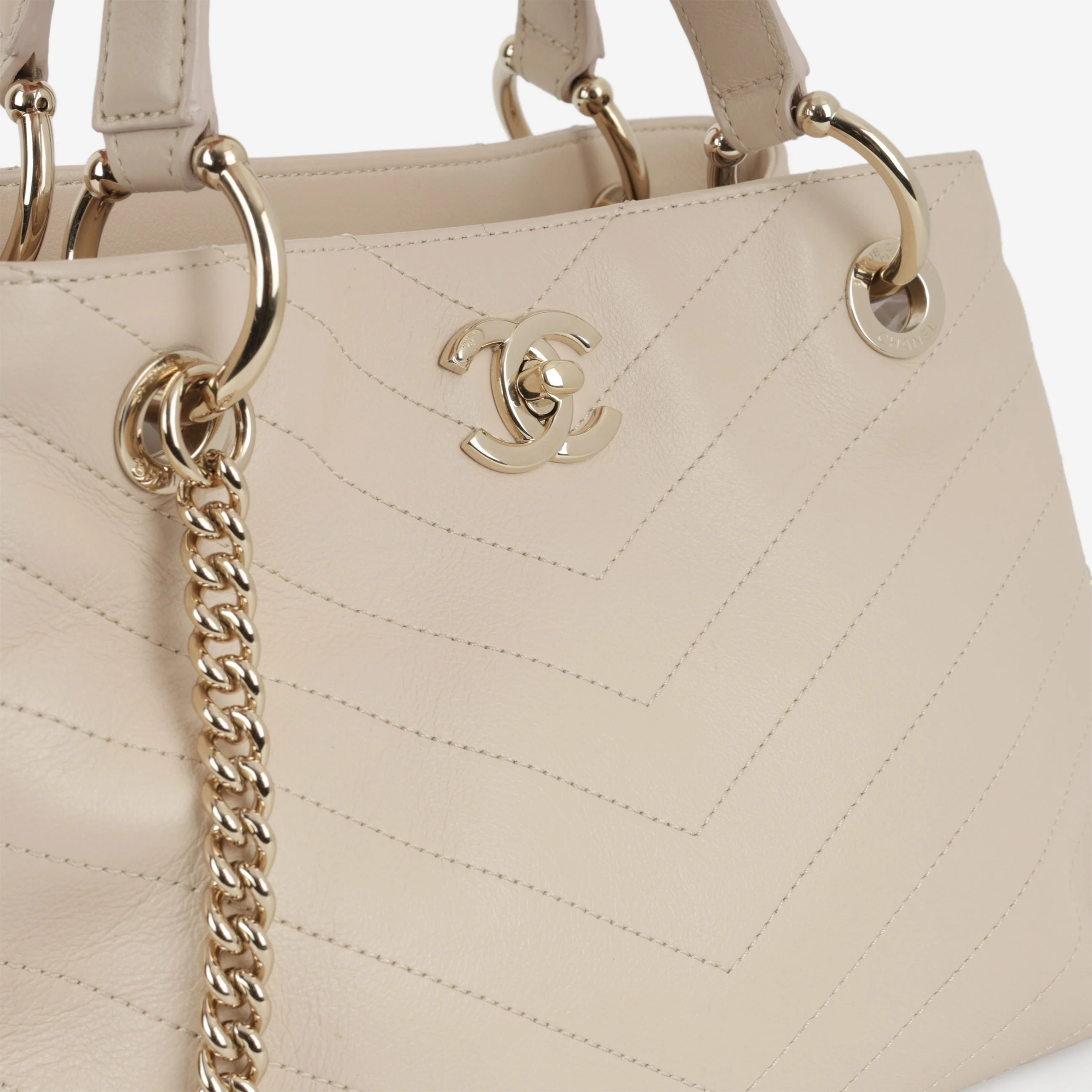 Chanel Small Chic Shopping Tote - Beige Chevron Calfskin | Champagne Gold Hardware - Image 7