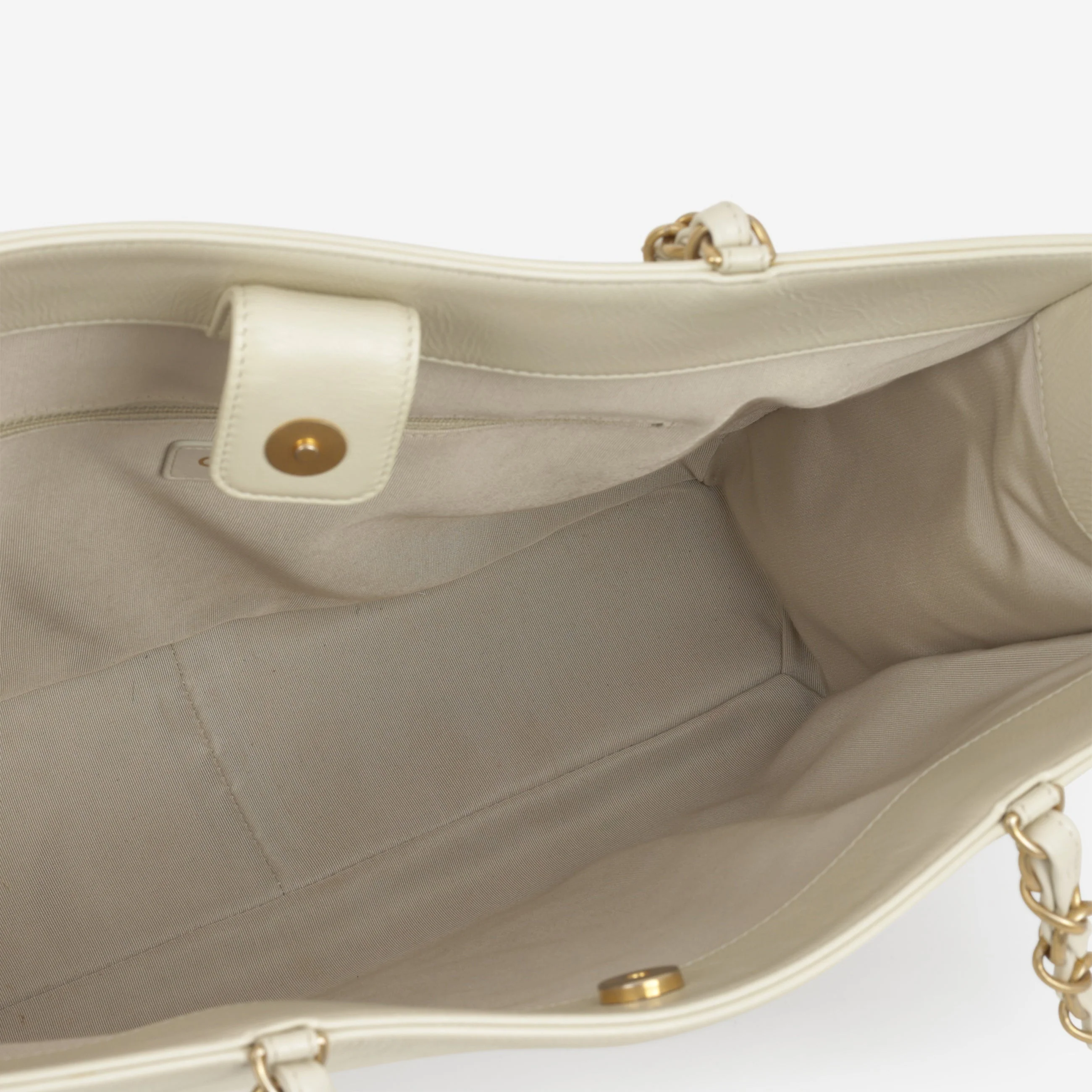 Chanel Timeless CC Shopping Tote - Ivory Crumpled Calfskin | Aged Gold Hardware - Image 8