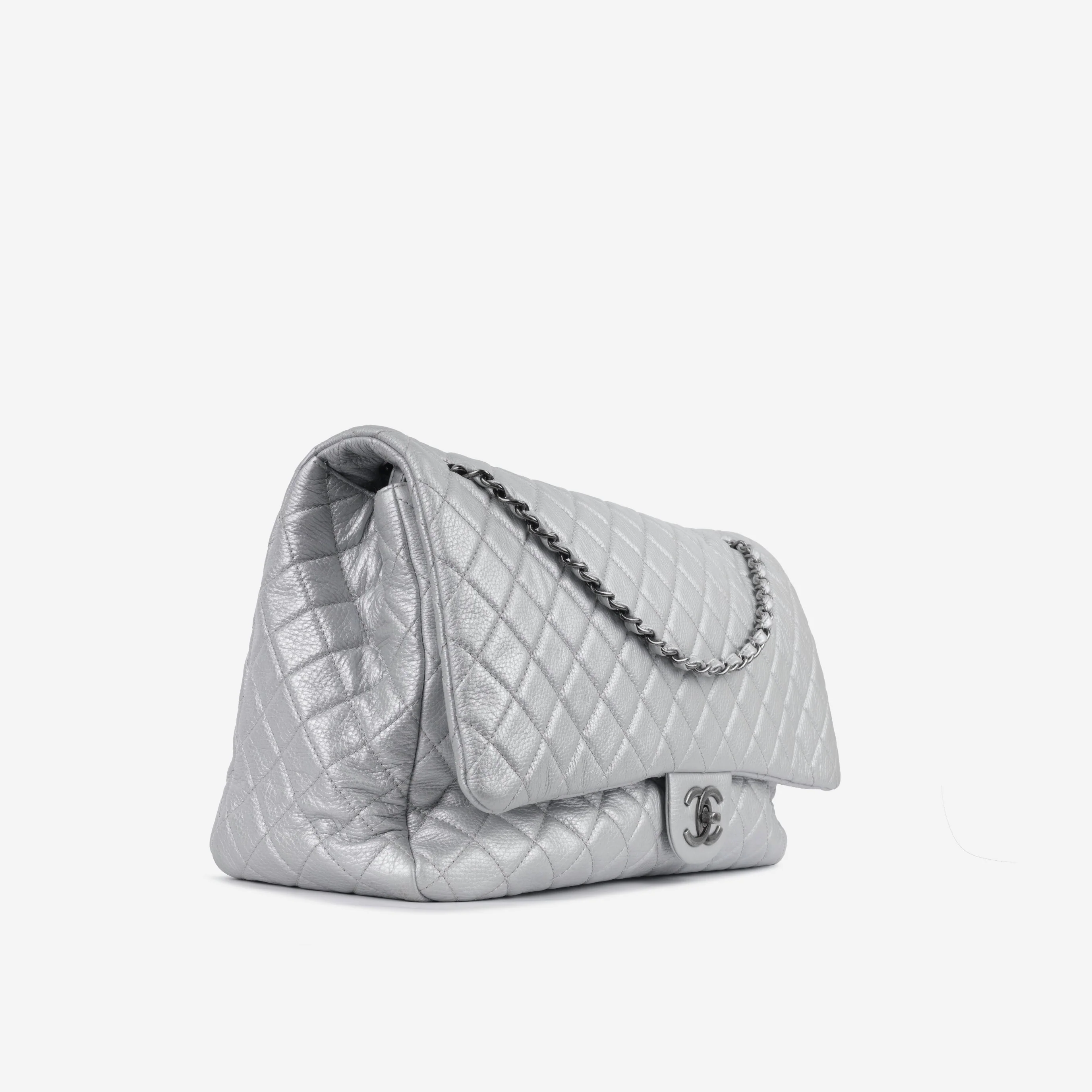 Chanel XXL Airline Flap - Silver Calfskin | Ruthenium Hardware - Image 2