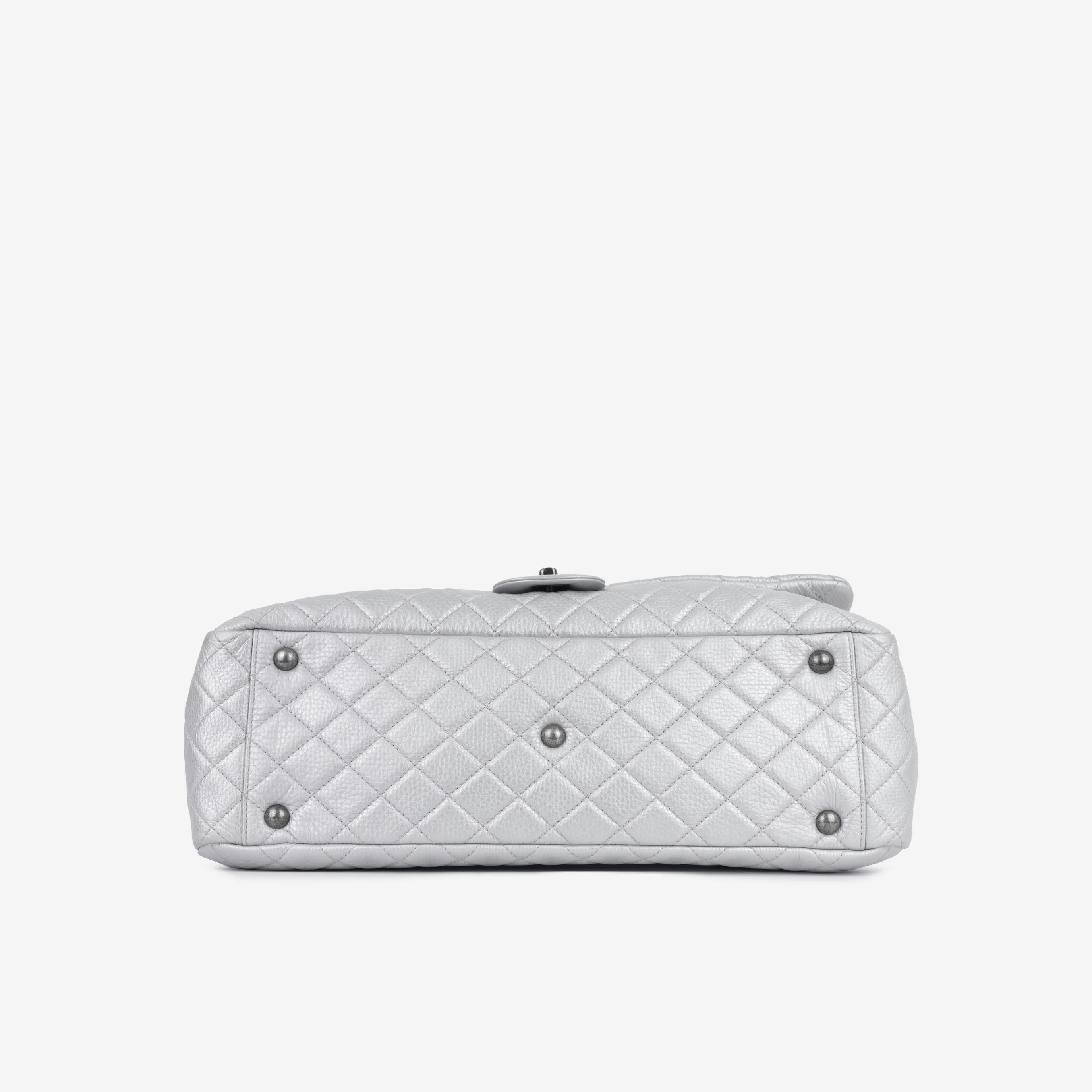 Chanel XXL Airline Flap - Silver Calfskin | Ruthenium Hardware - Image 3