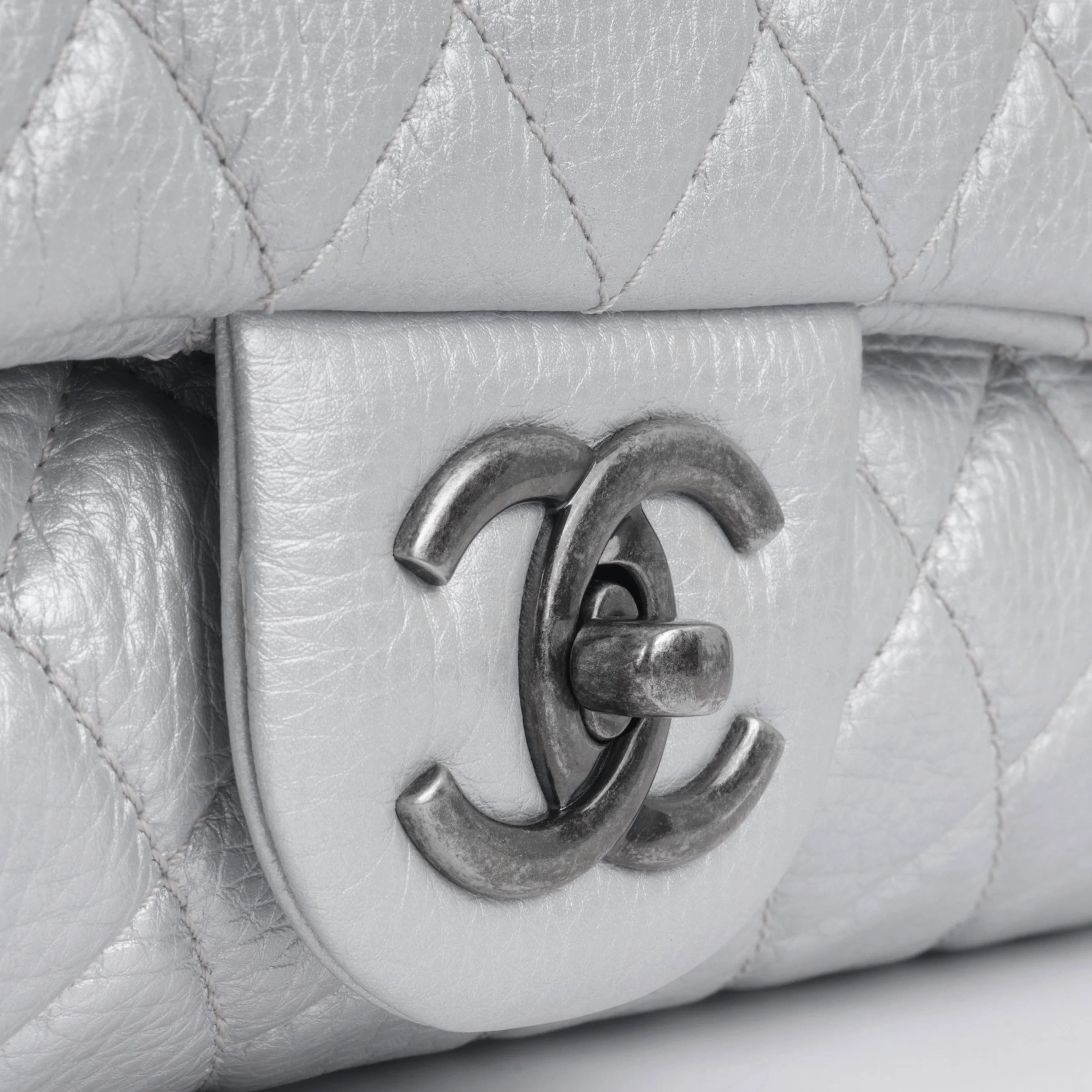 Chanel XXL Airline Flap - Silver Calfskin | Ruthenium Hardware - Image 5