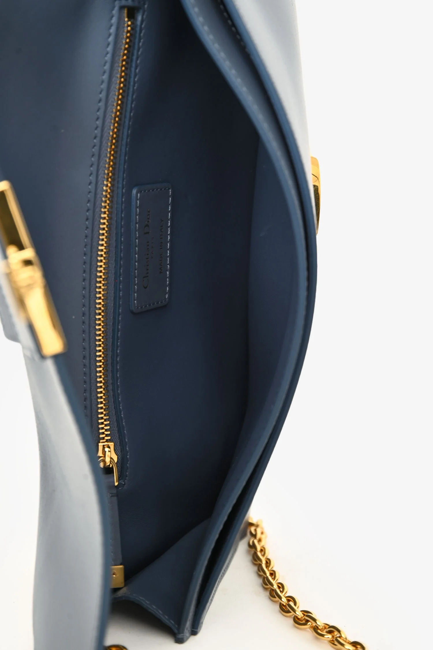 Christian Dior 2019 Blue Leather 30 Montaigne Chain Clutch - Image 6