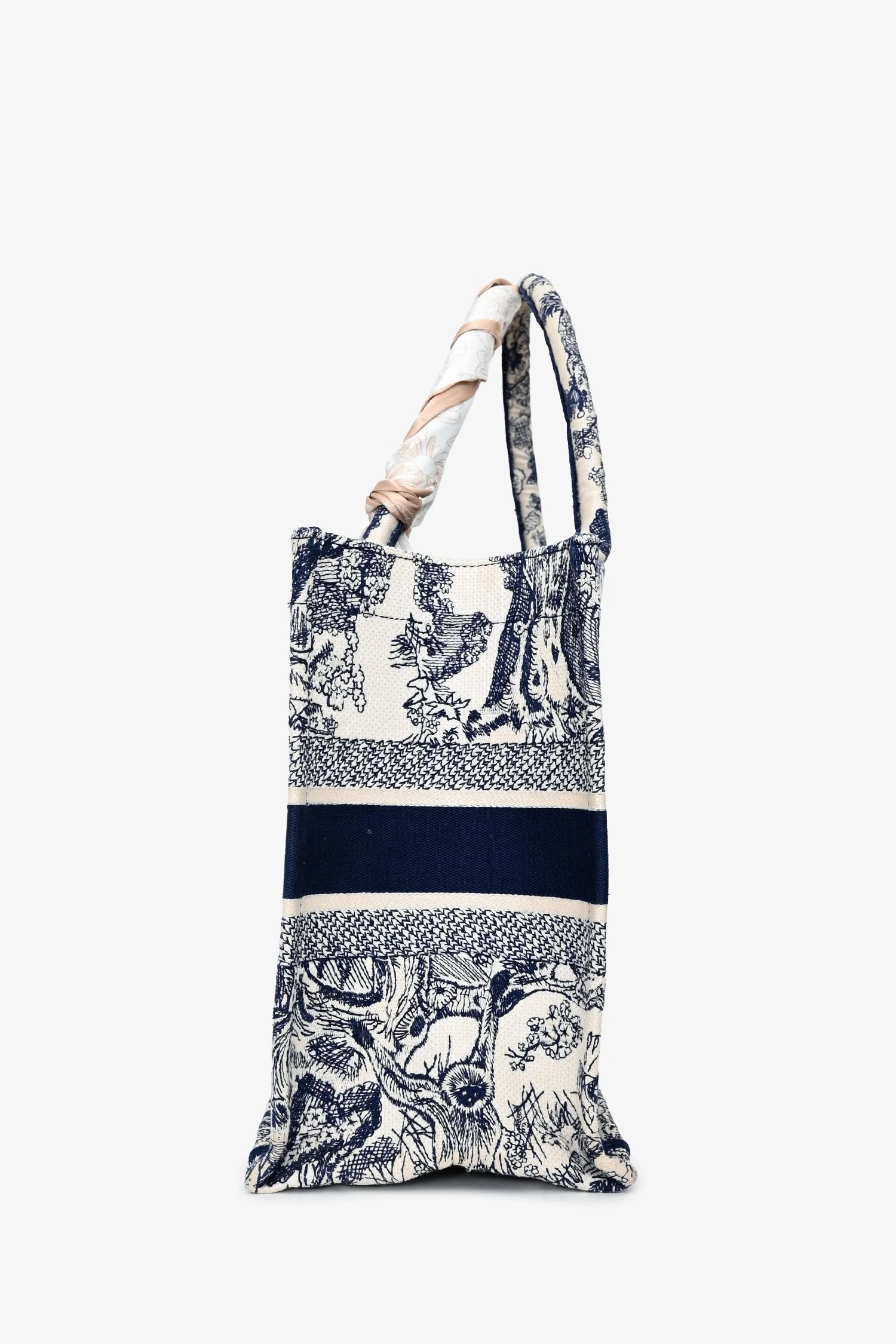 Christian Dior 2021 Navy/White Toile de Jouy Embroidered Medium Book Tote - Image 4