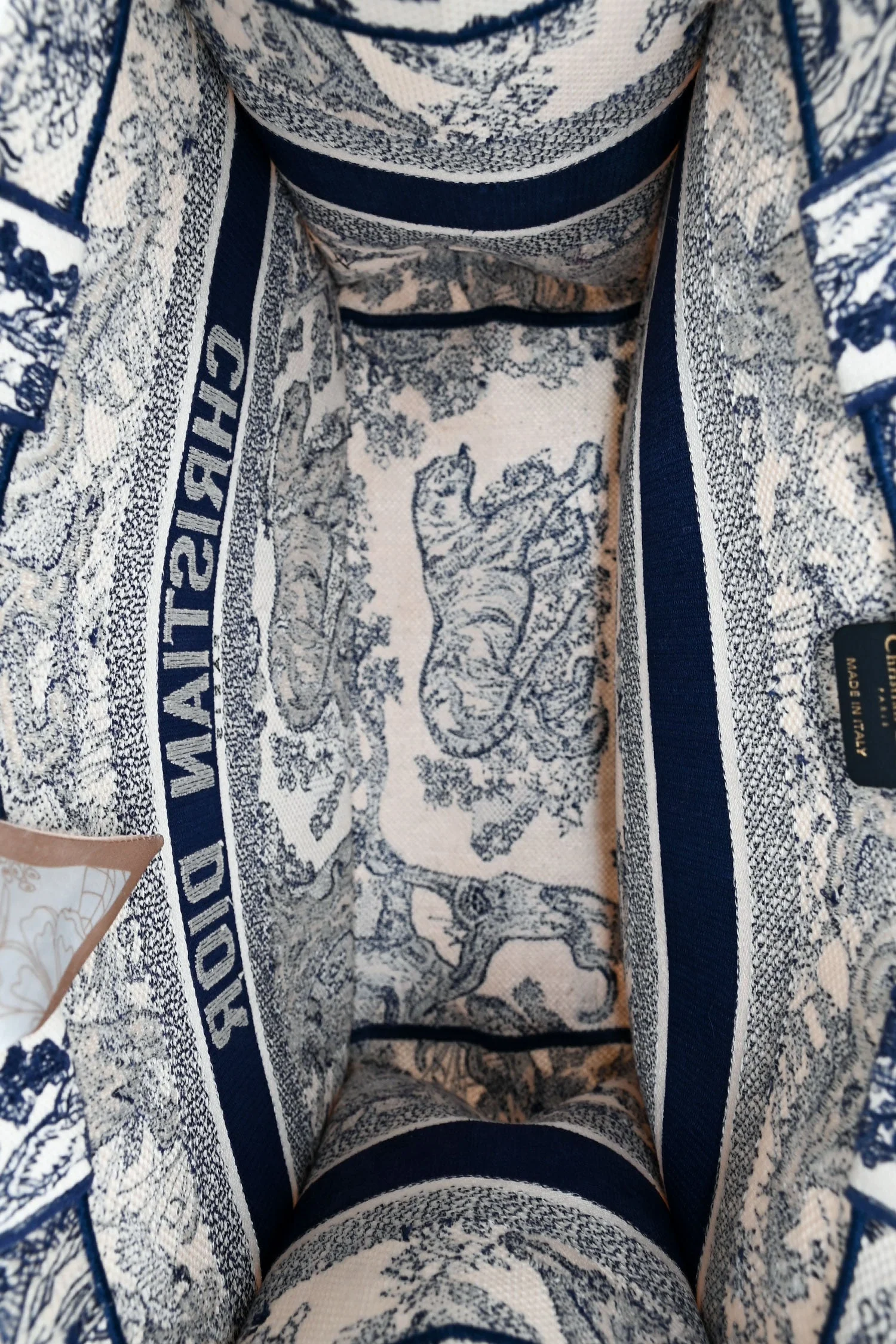 Christian Dior 2021 Navy/White Toile de Jouy Embroidered Medium Book Tote - Image 6