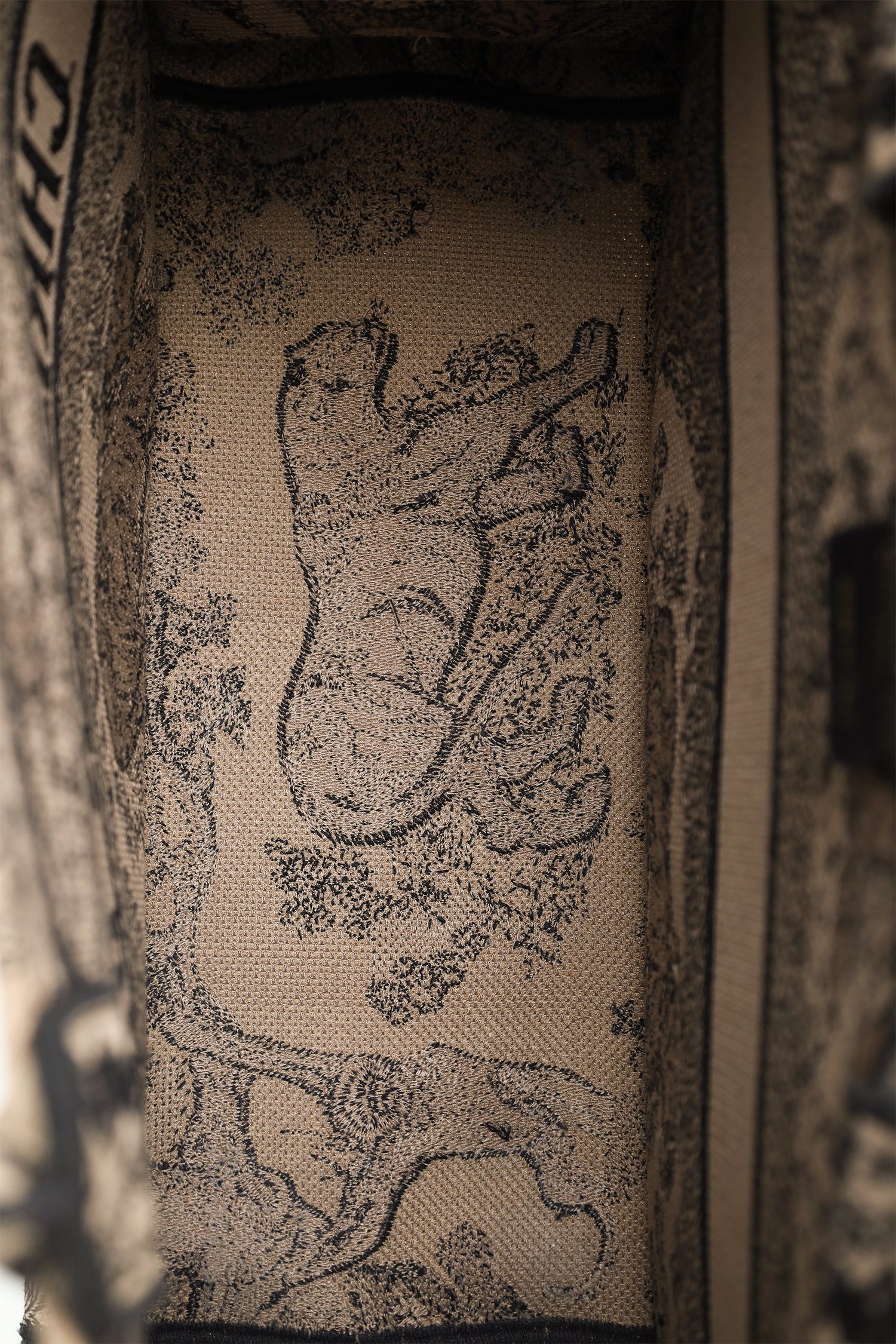 Christian Dior 2022 Beige/Black Canvas Toile de Jouy Medium Book Tote - Image 6