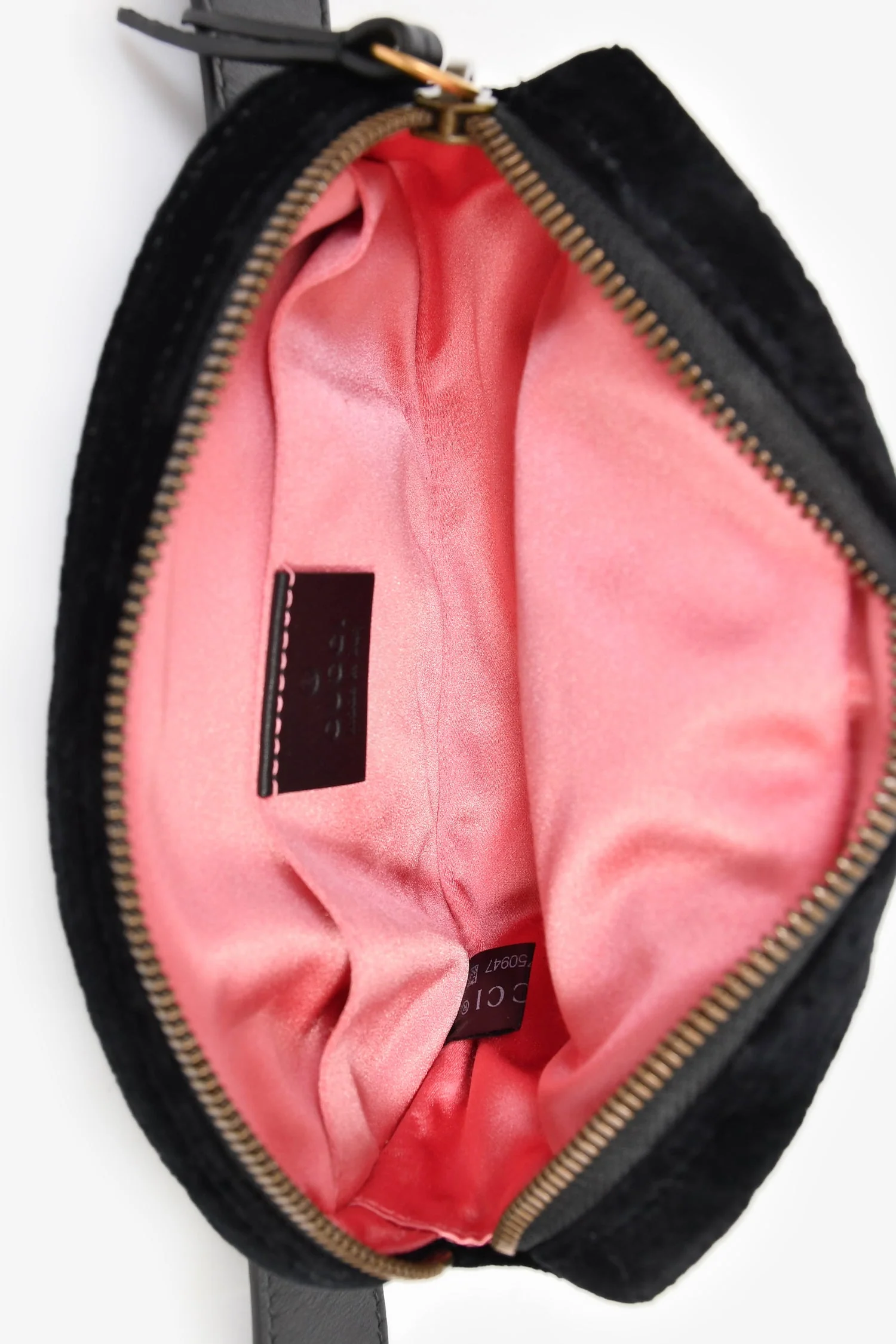 Gucci Black Chevron Velvet Marmont Belt Bag - Image 5