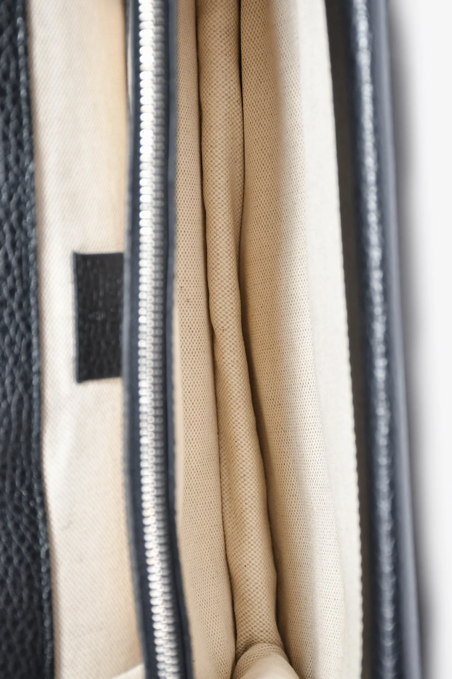 Gucci Black Leather Small Dionysus Shoulder Bag - Image 7