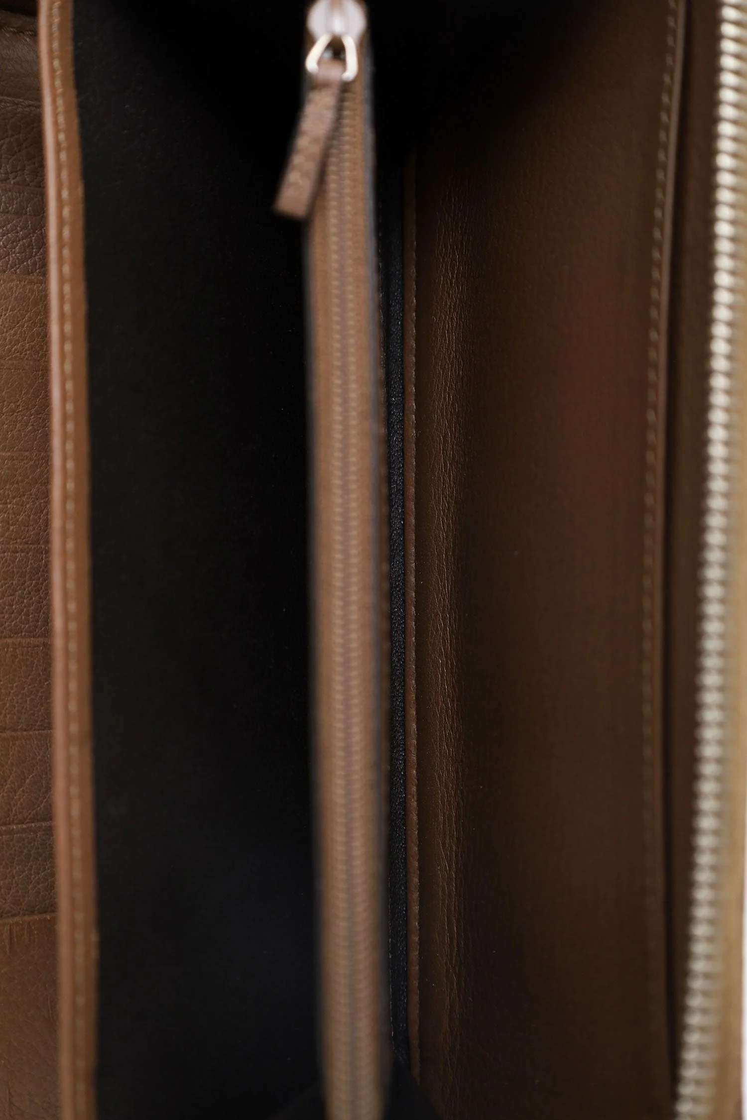 Gucci Brown Leather Interlocking G Soho Zippy Wallet - Image 7