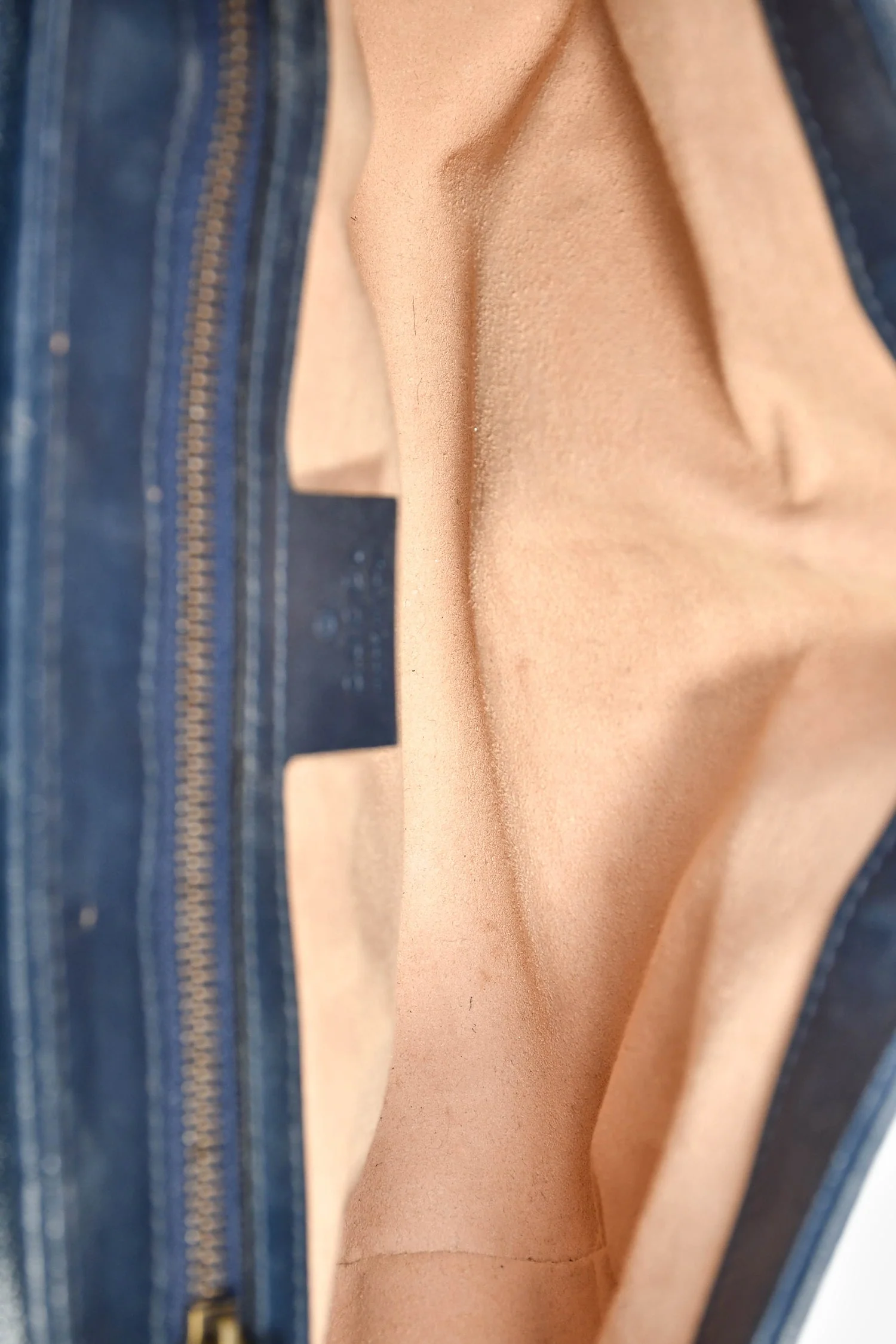 Gucci Cream/Navy Leather Marmont Small Shoulder Bag - Image 6