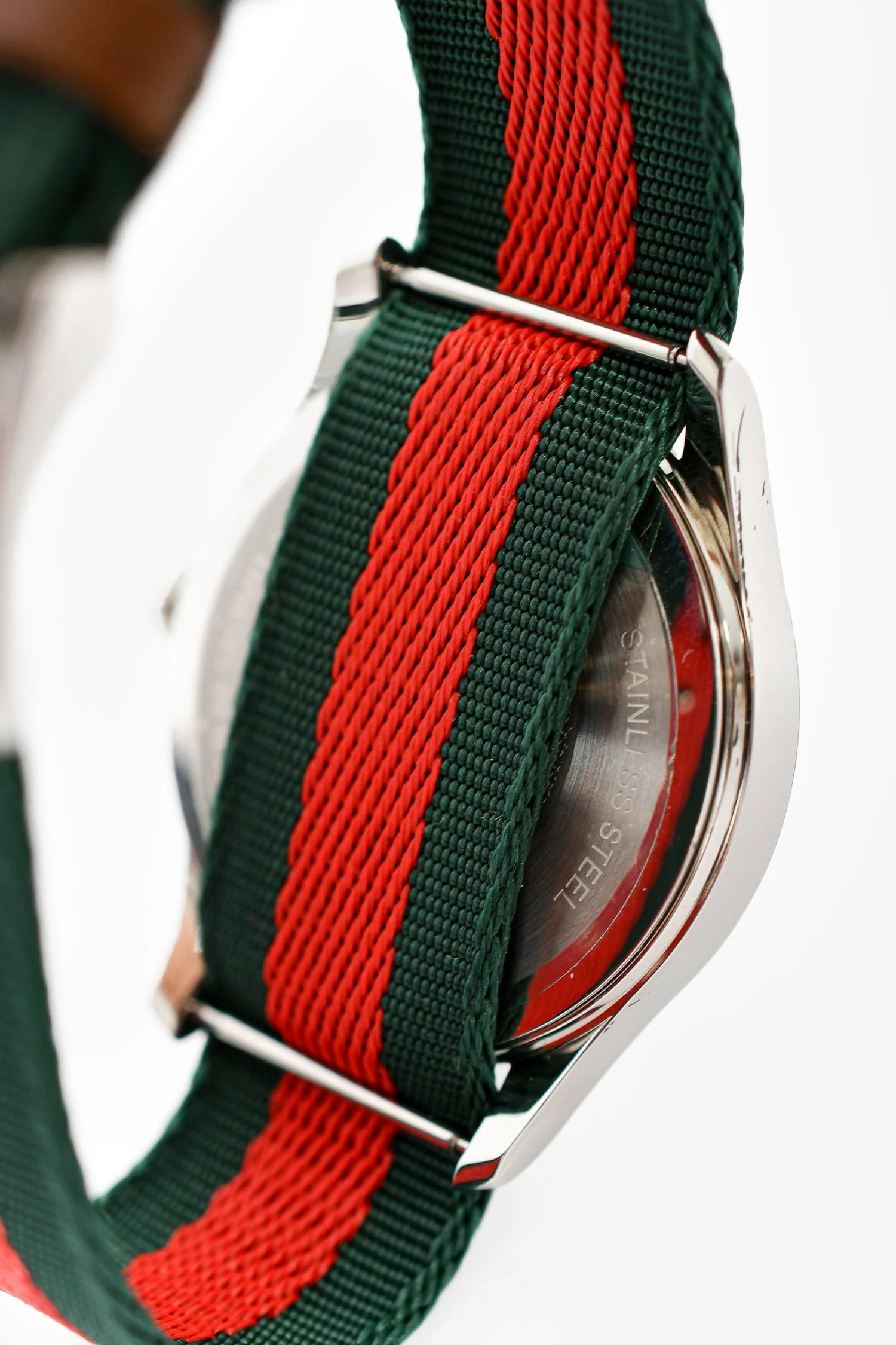 Gucci Red and Green Le Marché Des Merveilles Bee Motif Watch - Image 4