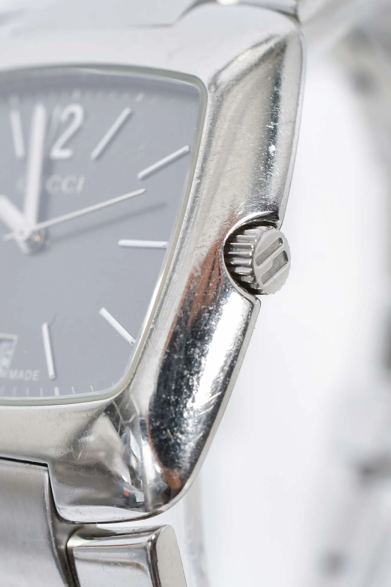 Gucci Stainless Steel 8500M Quartz Movement Watch - Image 3