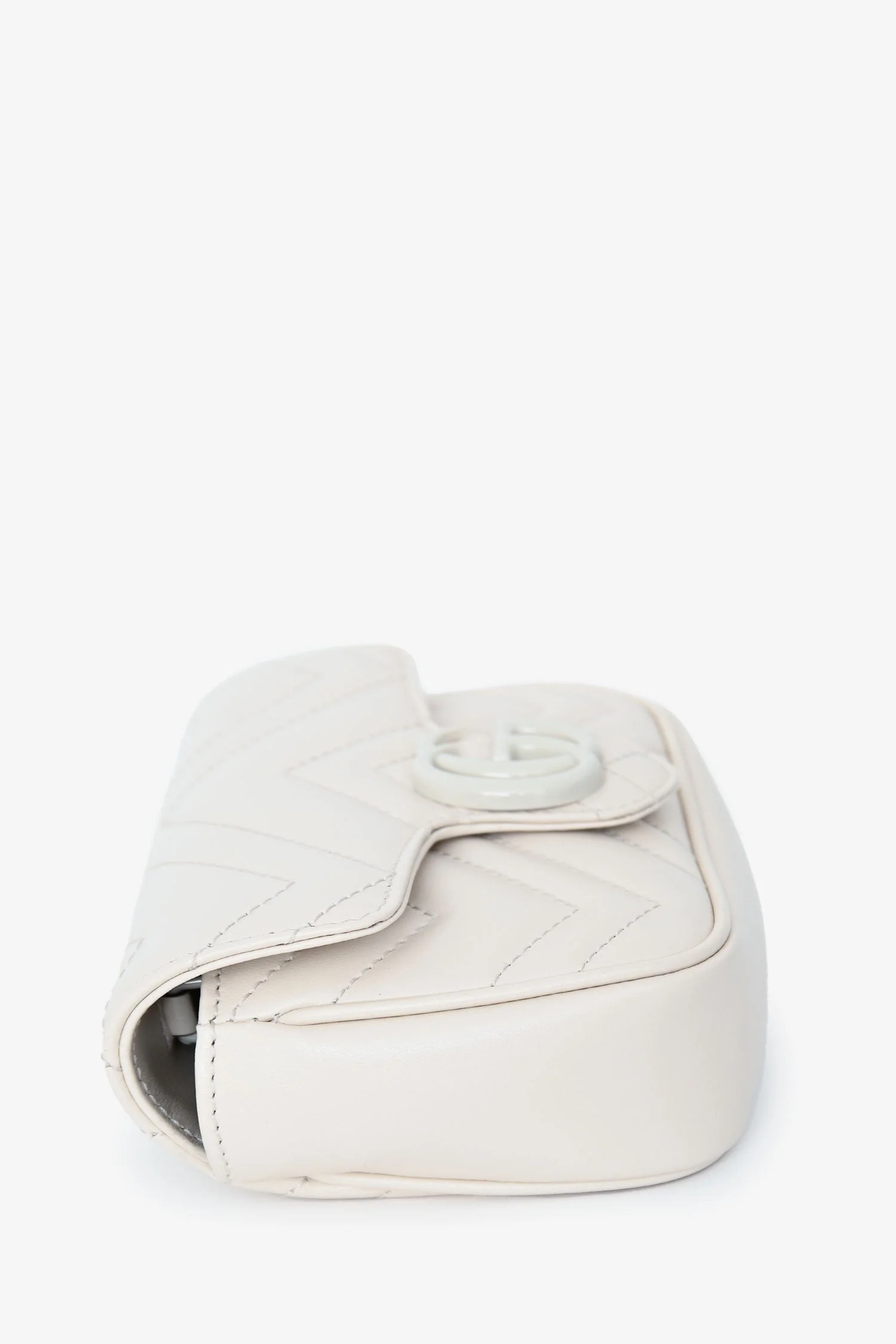 Gucci White Leather Chevron Quilted Super Mini GG Marmont Belt Bag - Image 3