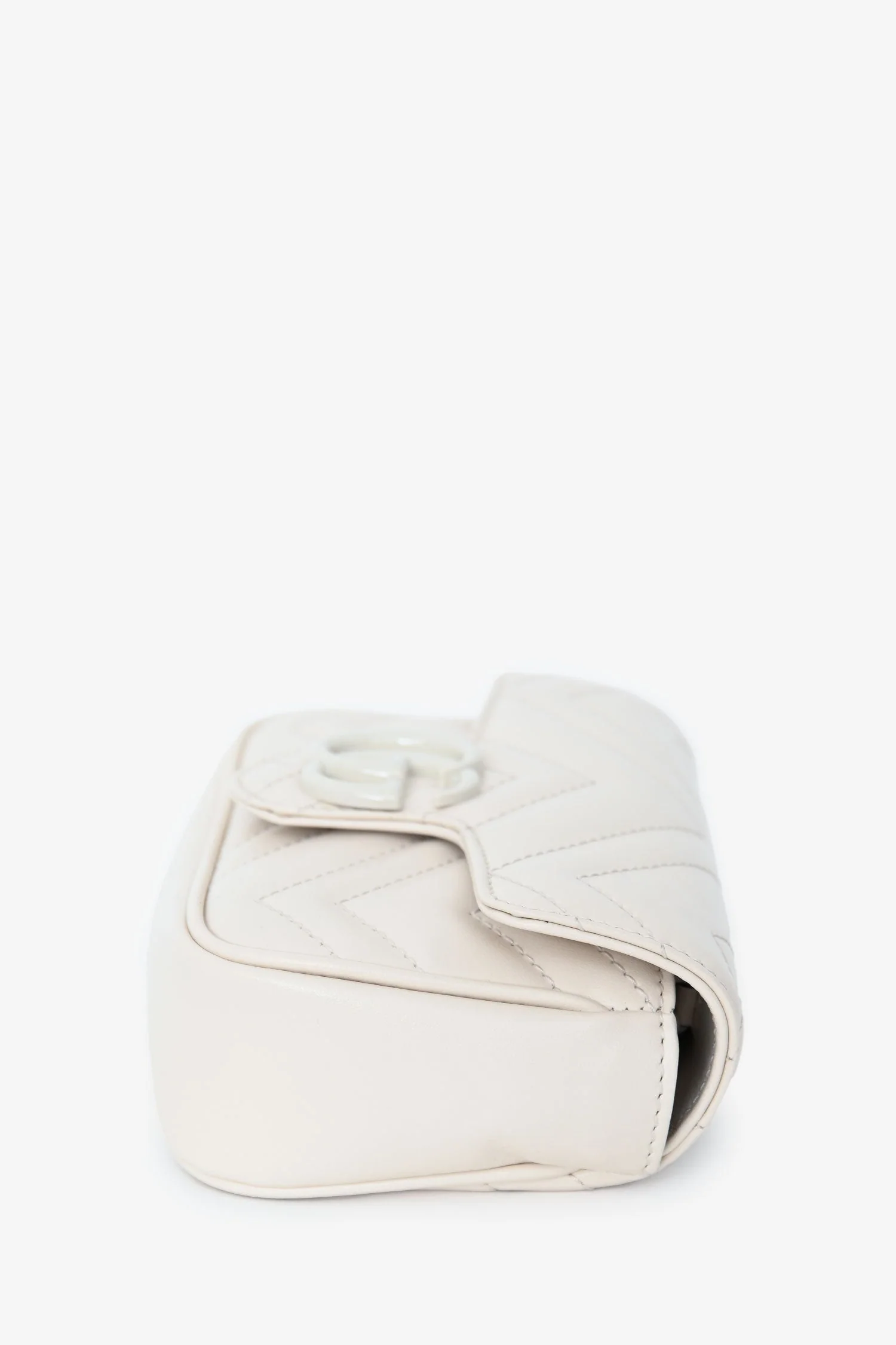 Gucci White Leather Chevron Quilted Super Mini GG Marmont Belt Bag - Image 4